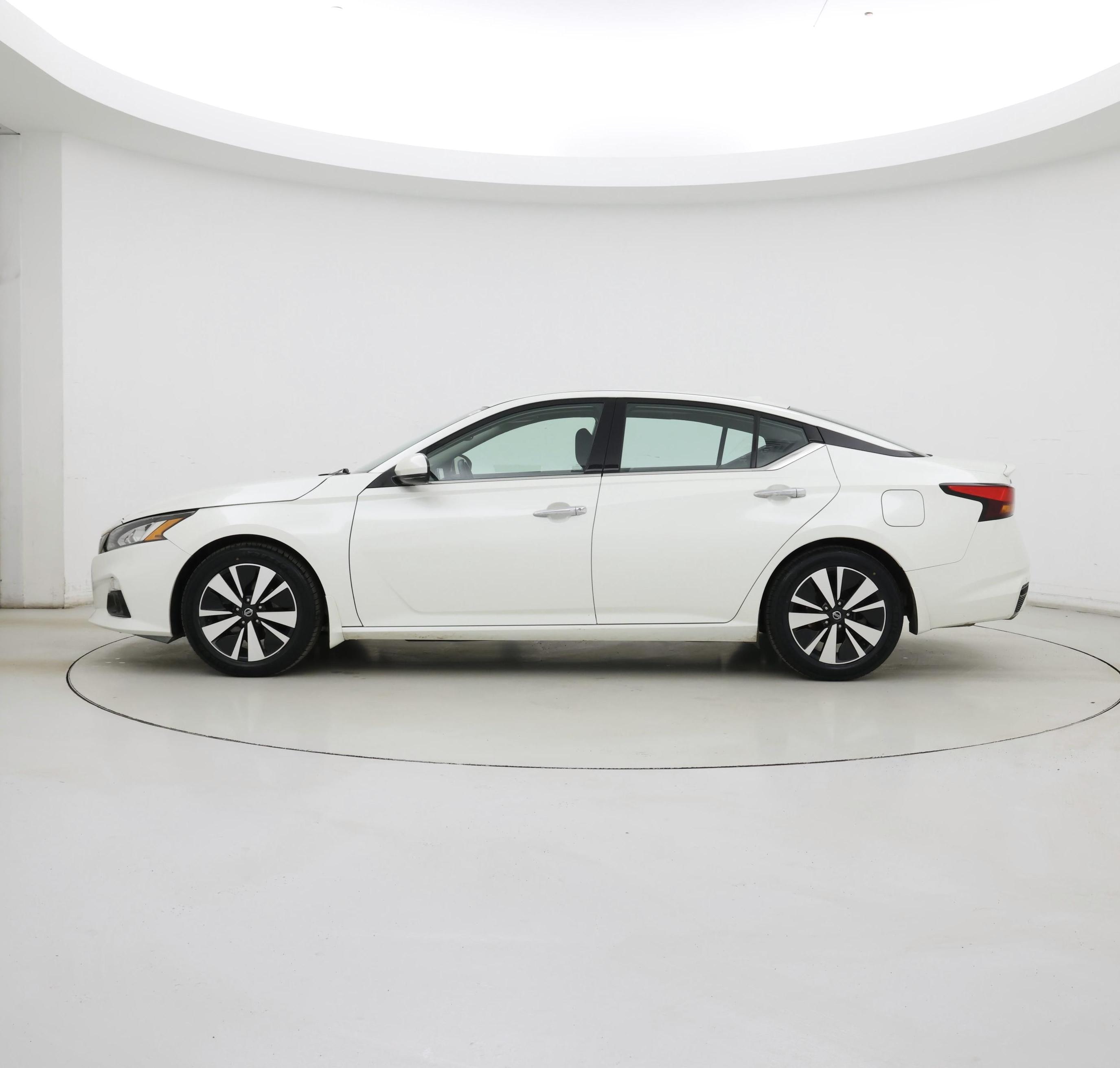 Thumbnail: 2019 Nissan Altima - 3