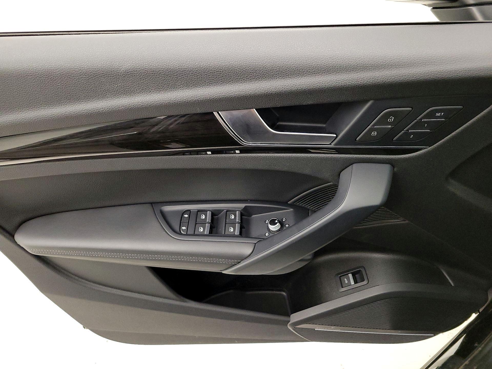 Thumbnail: 2020 Audi Q5 - 12