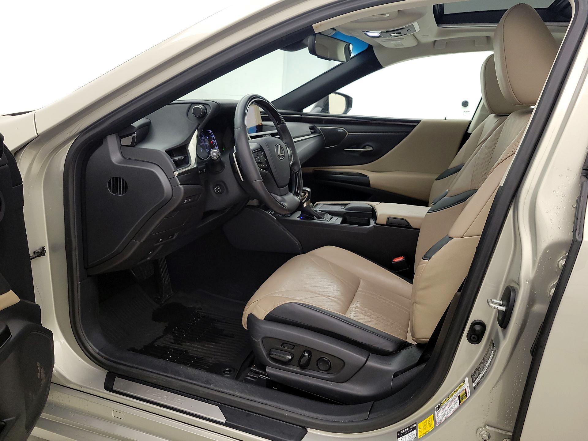 Thumbnail: 2020 Lexus ES - 11