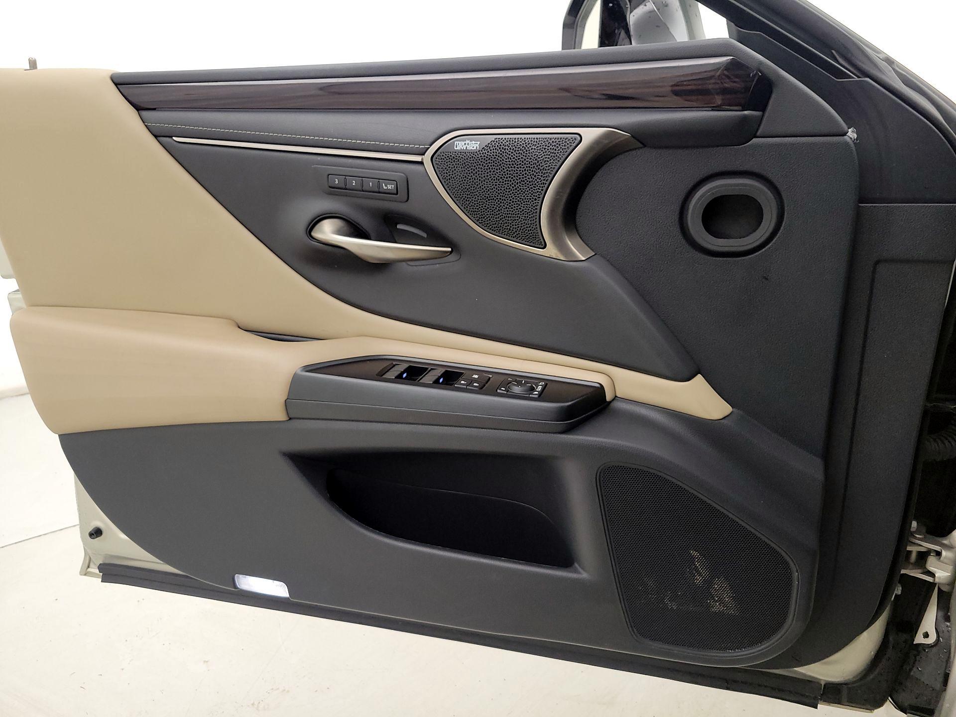 Thumbnail: 2020 Lexus ES - 12