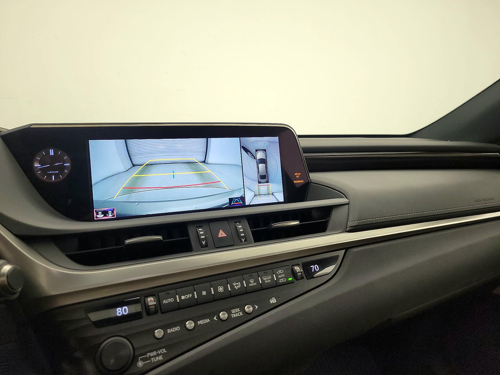 Thumbnail: 2020 Lexus ES - 15