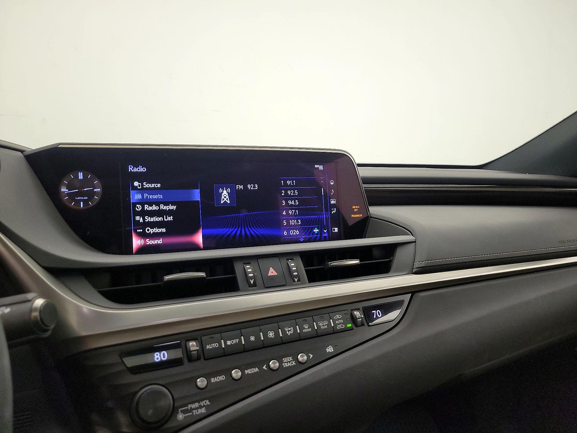 Thumbnail: 2020 Lexus ES - 16