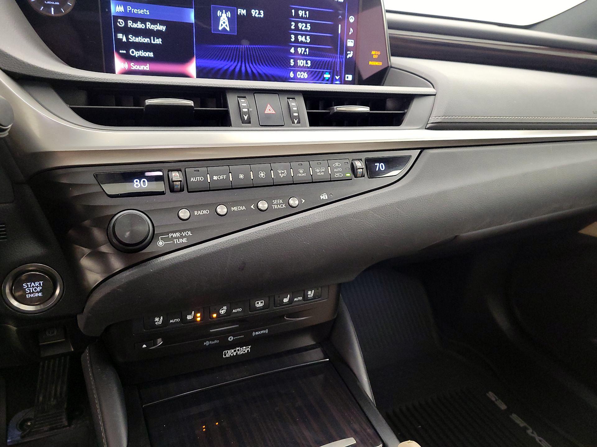 Thumbnail: 2020 Lexus ES - 17