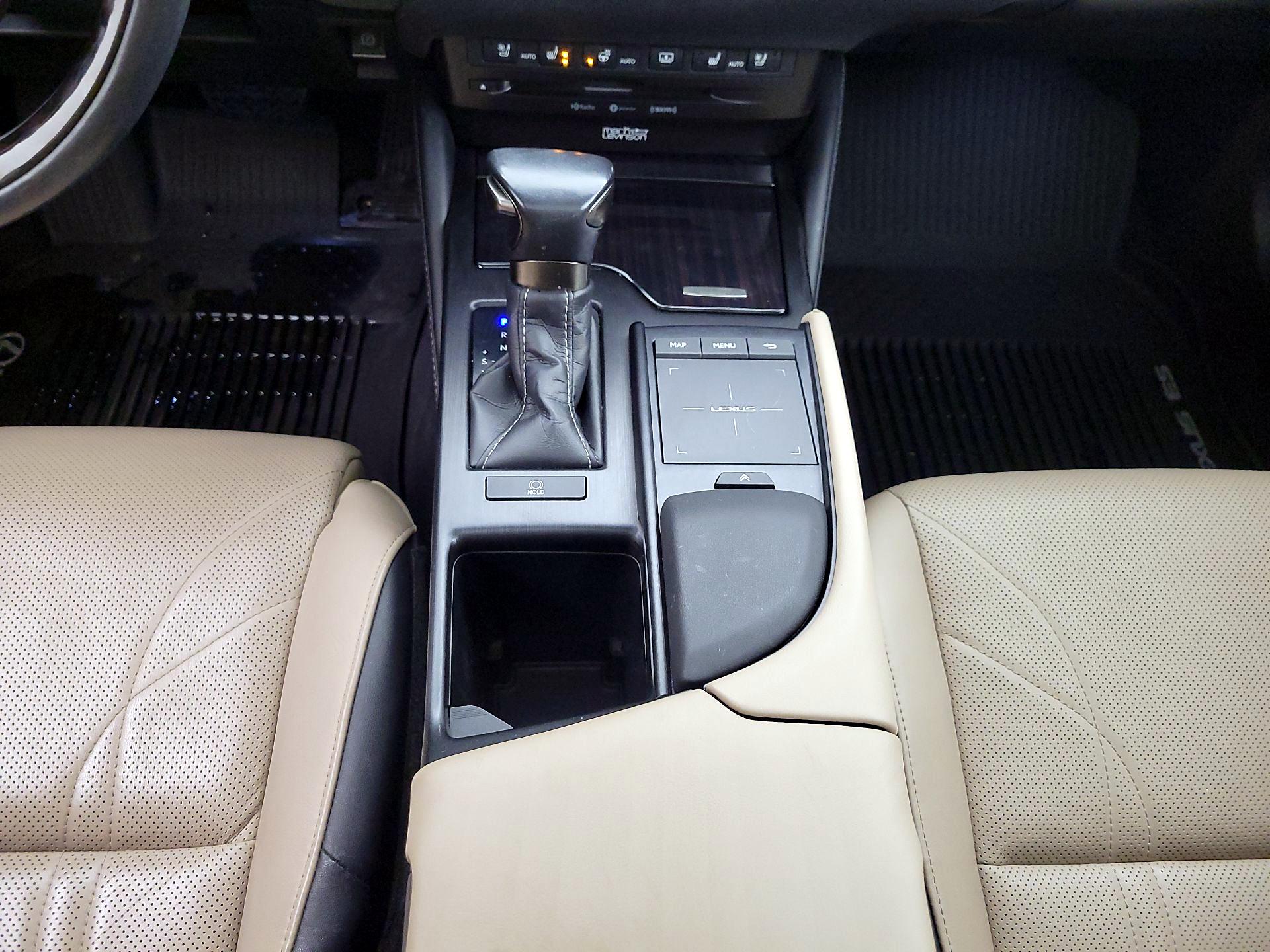 Thumbnail: 2020 Lexus ES - 18