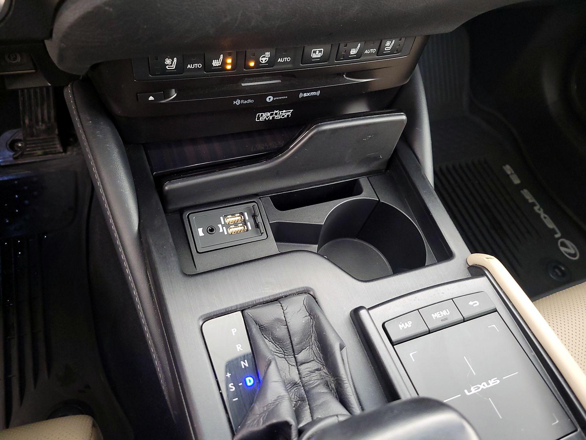 Thumbnail: 2020 Lexus ES - 19