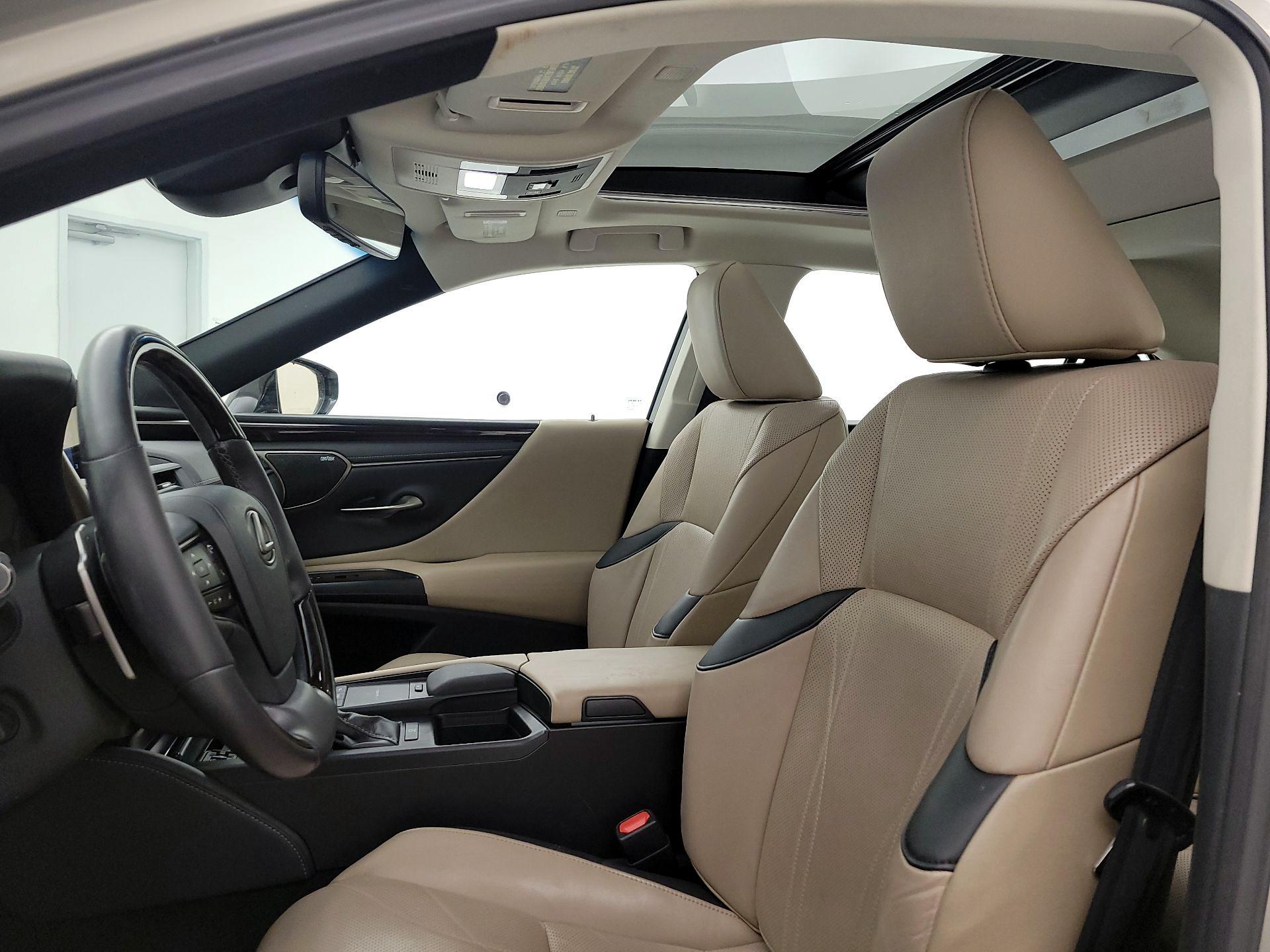 Thumbnail: 2020 Lexus ES - 20