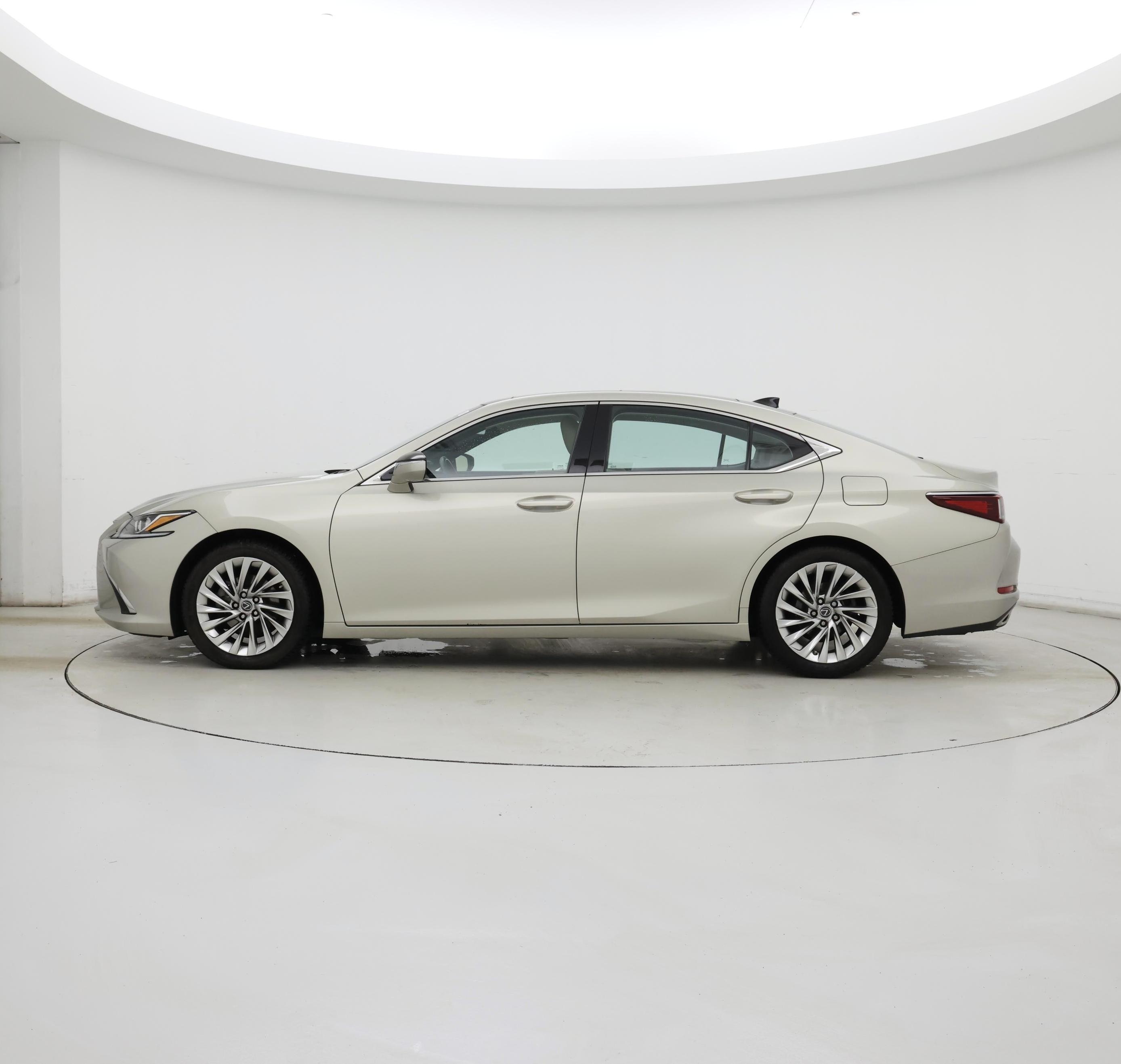 Thumbnail: 2020 Lexus ES - 3