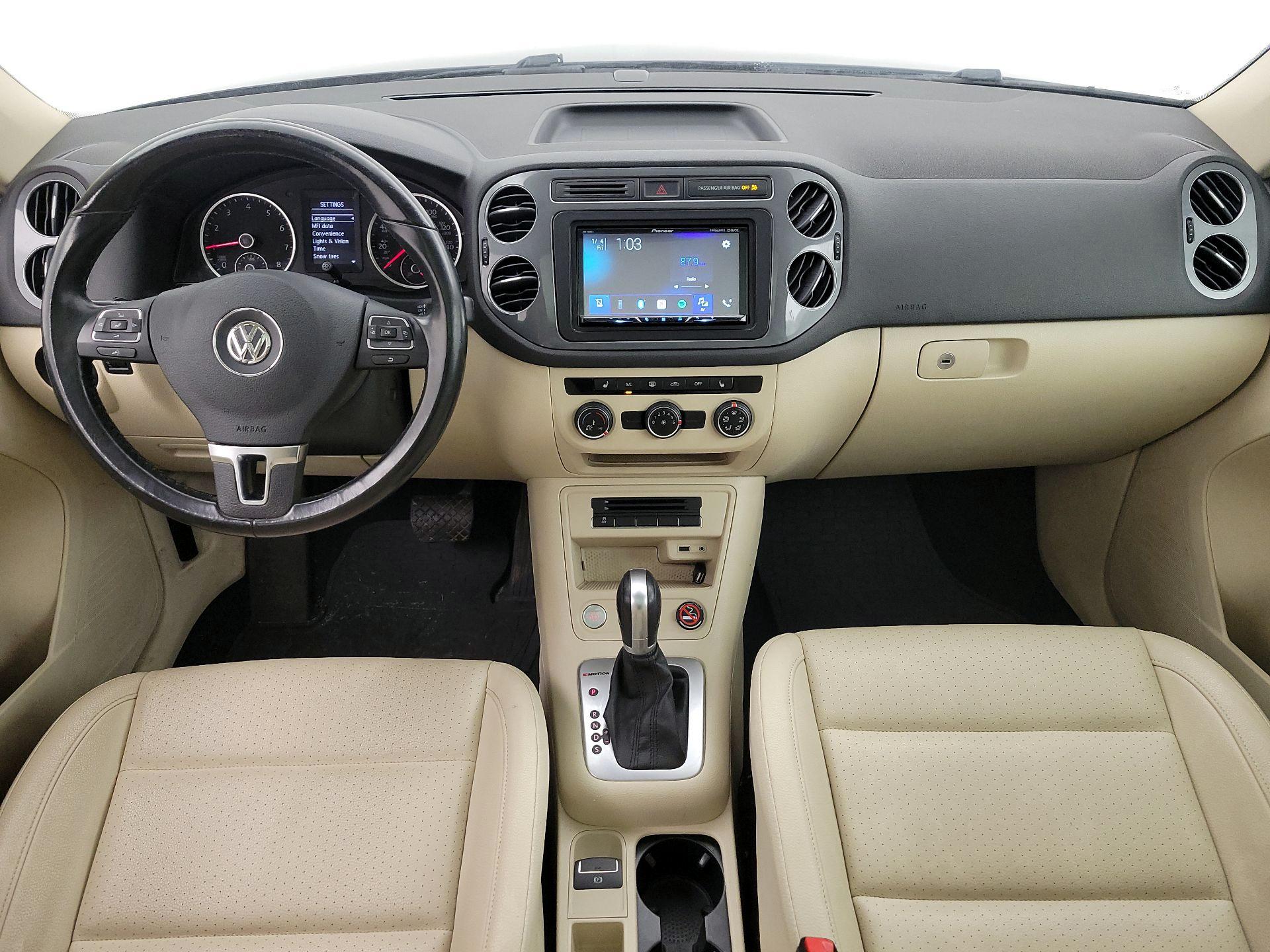 Thumbnail: 2017 Volkswagen Tiguan - 9