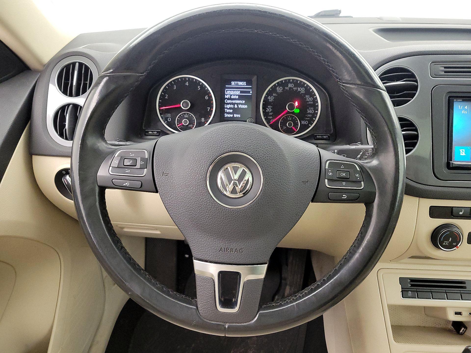 Thumbnail: 2017 Volkswagen Tiguan - 10