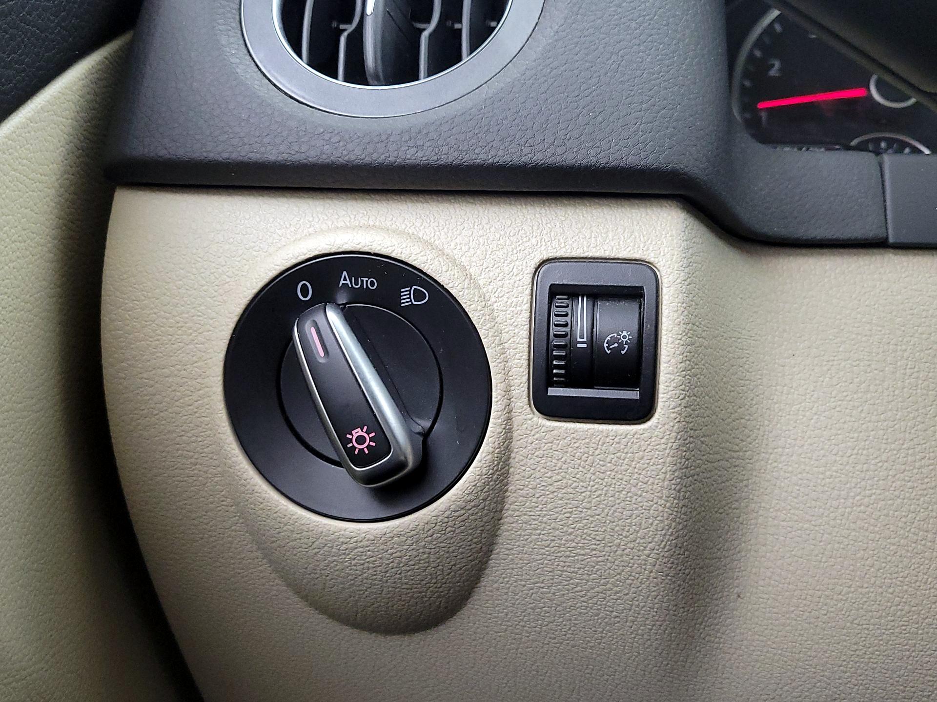 Thumbnail: 2017 Volkswagen Tiguan - 13