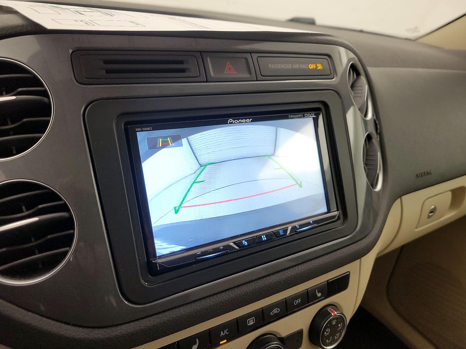 Thumbnail: 2017 Volkswagen Tiguan - 14