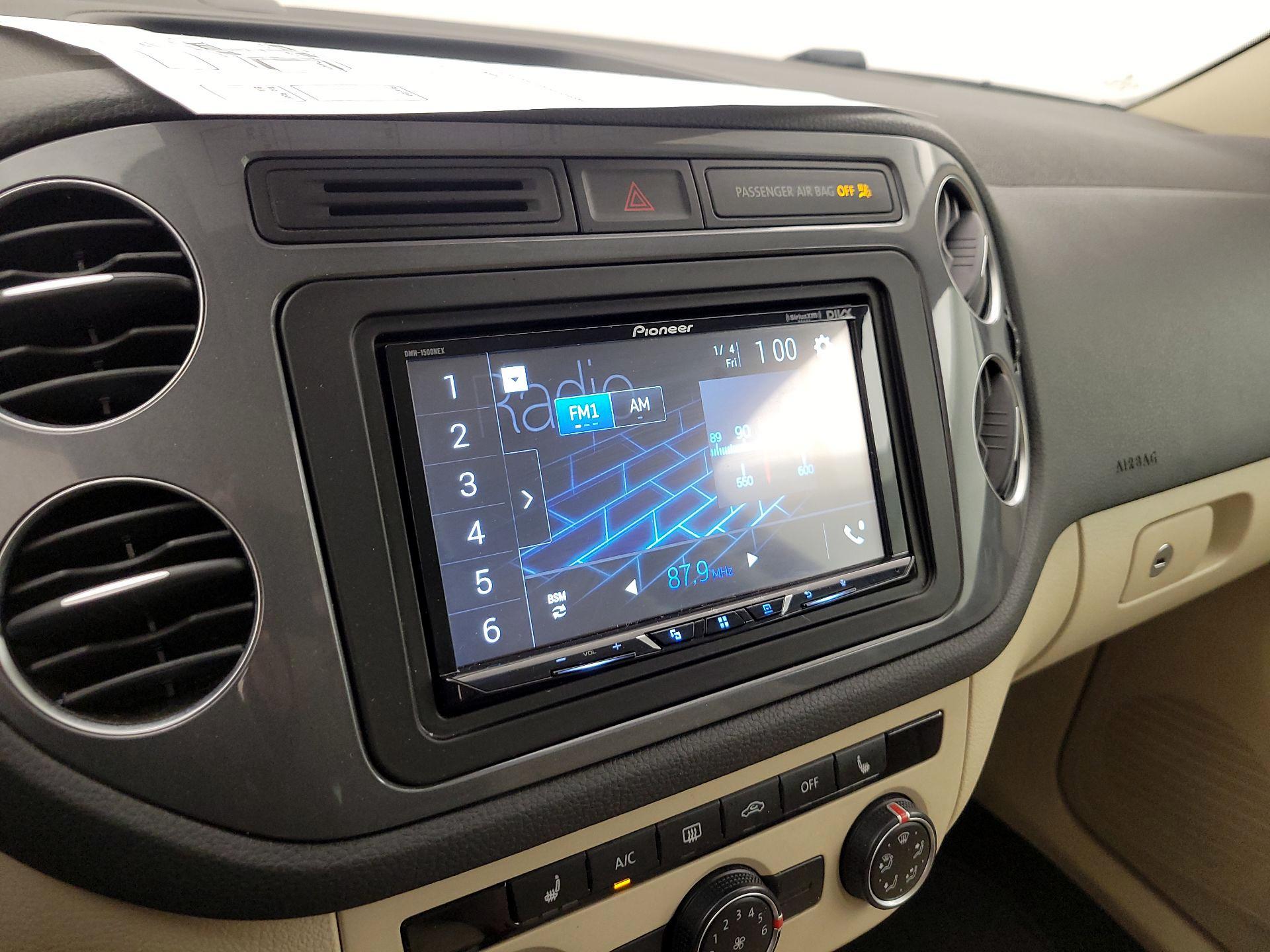 Thumbnail: 2017 Volkswagen Tiguan - 15