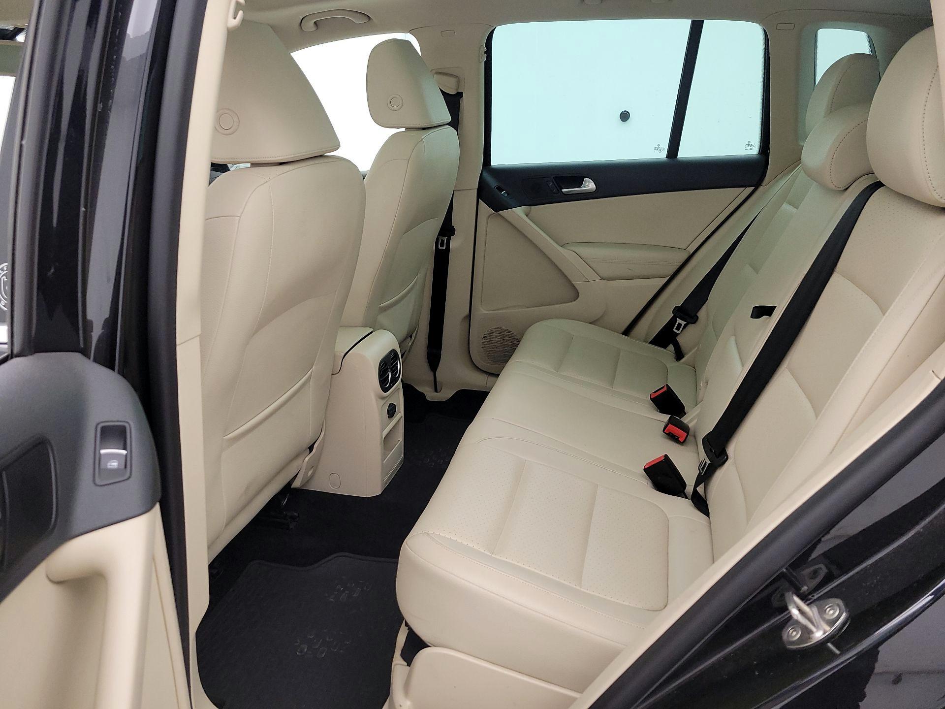 Thumbnail: 2017 Volkswagen Tiguan - 20