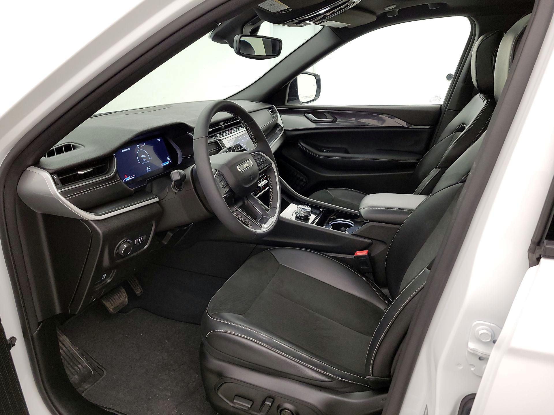 Thumbnail: 2023 Jeep Grand Cherokee - 11