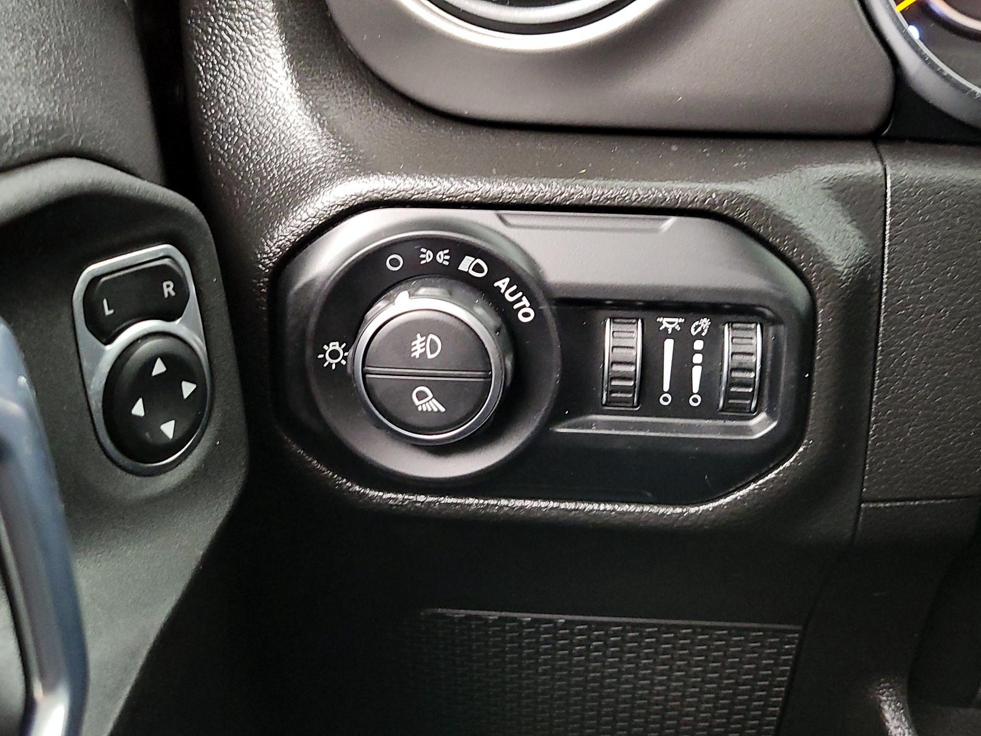 Thumbnail: 2022 Jeep Gladiator - 13