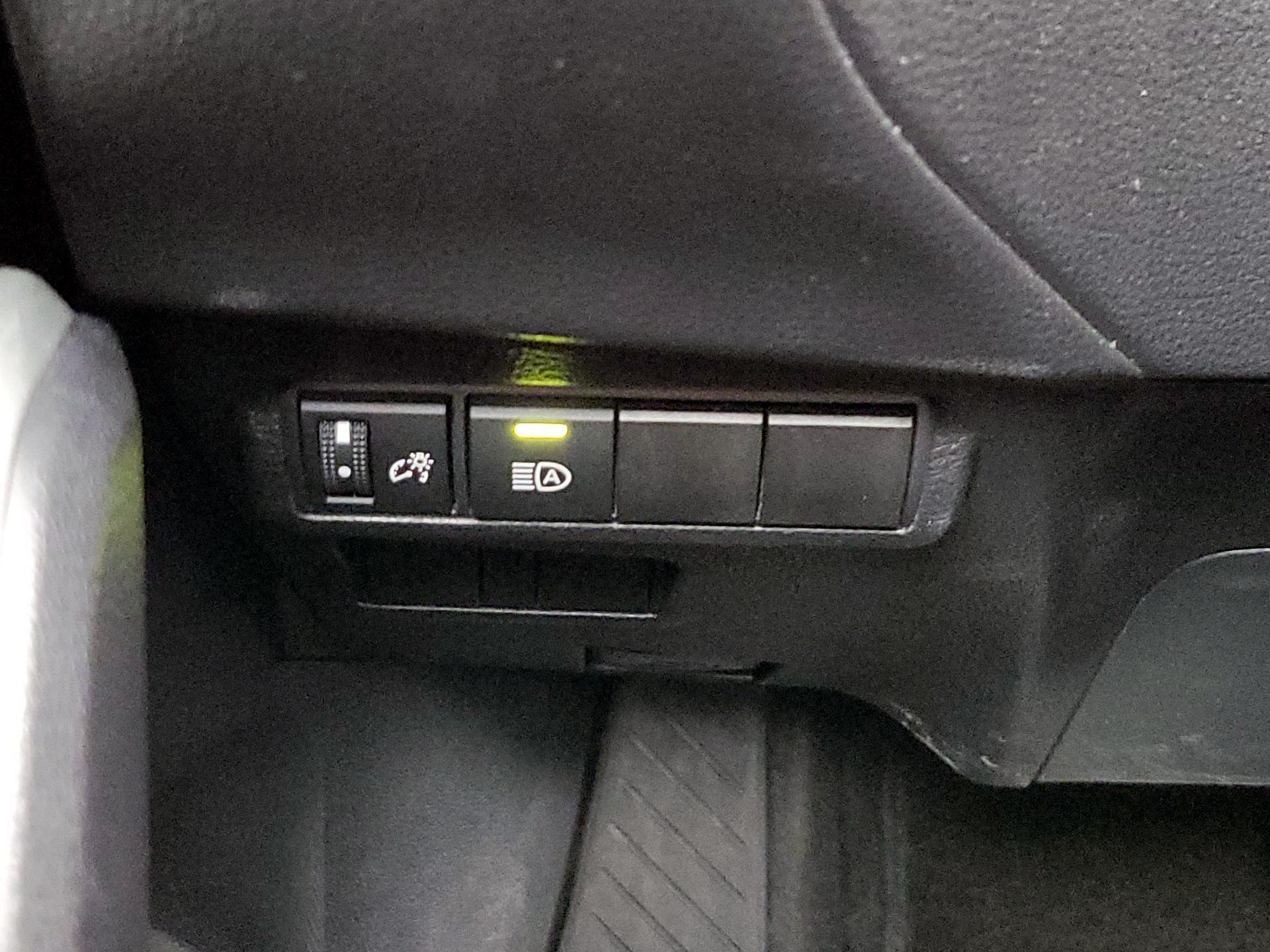 Thumbnail: 2025 Toyota Corolla Cross - 13