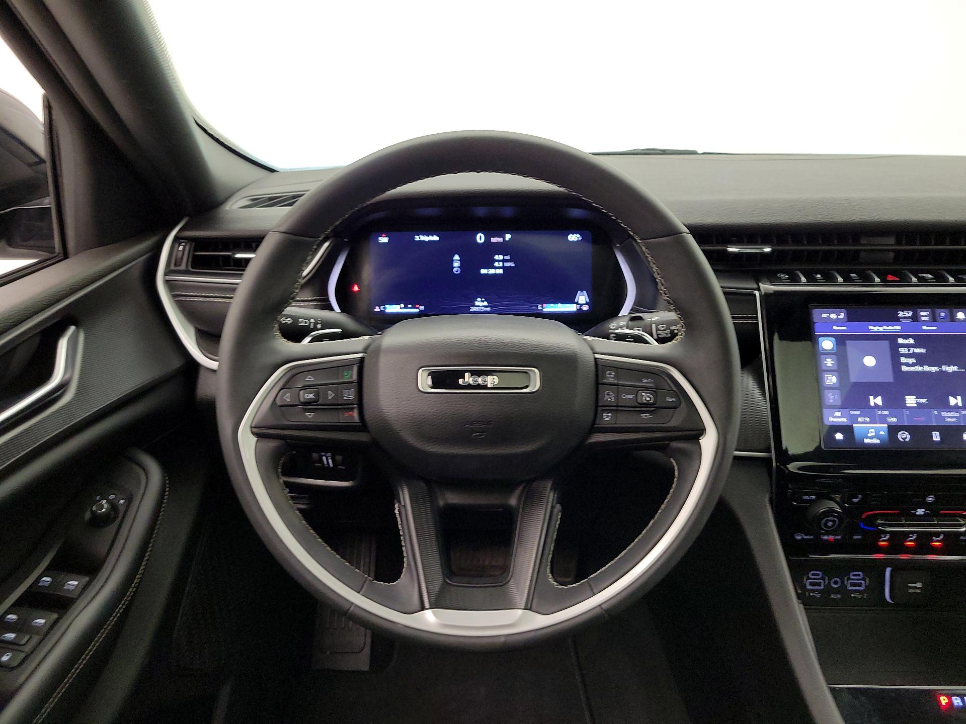 Thumbnail: 2023 Jeep Grand Cherokee - 10