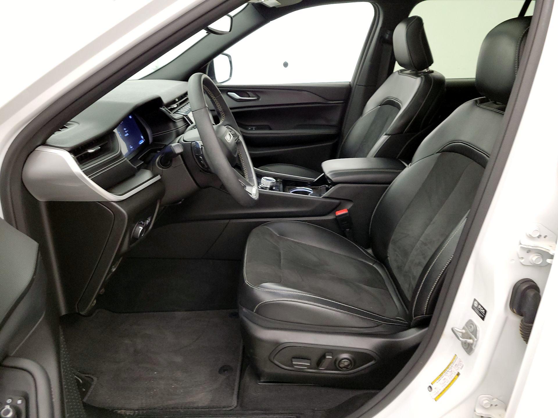 Thumbnail: 2023 Jeep Grand Cherokee - 11