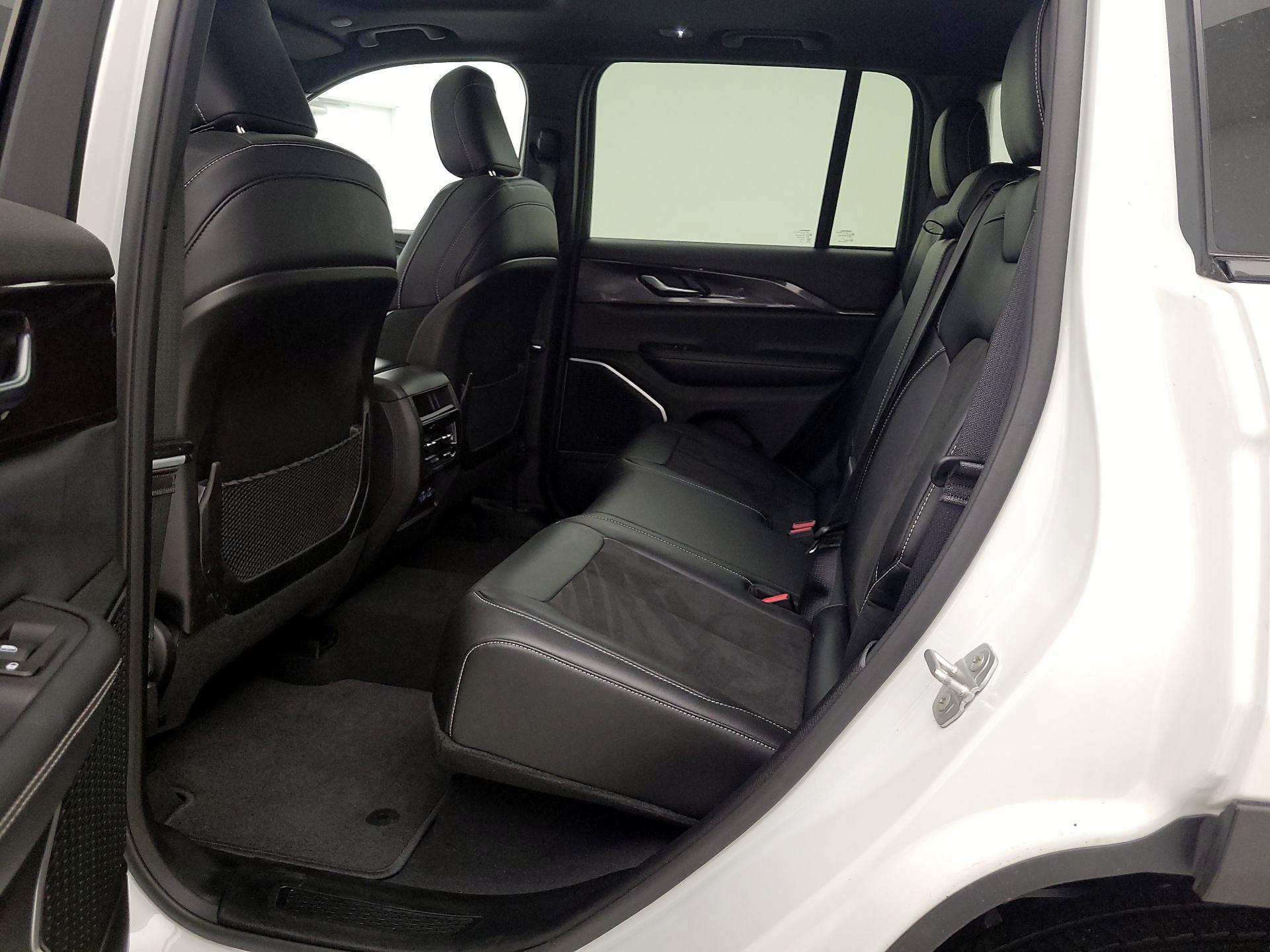 Thumbnail: 2022 Jeep Grand Cherokee - 20