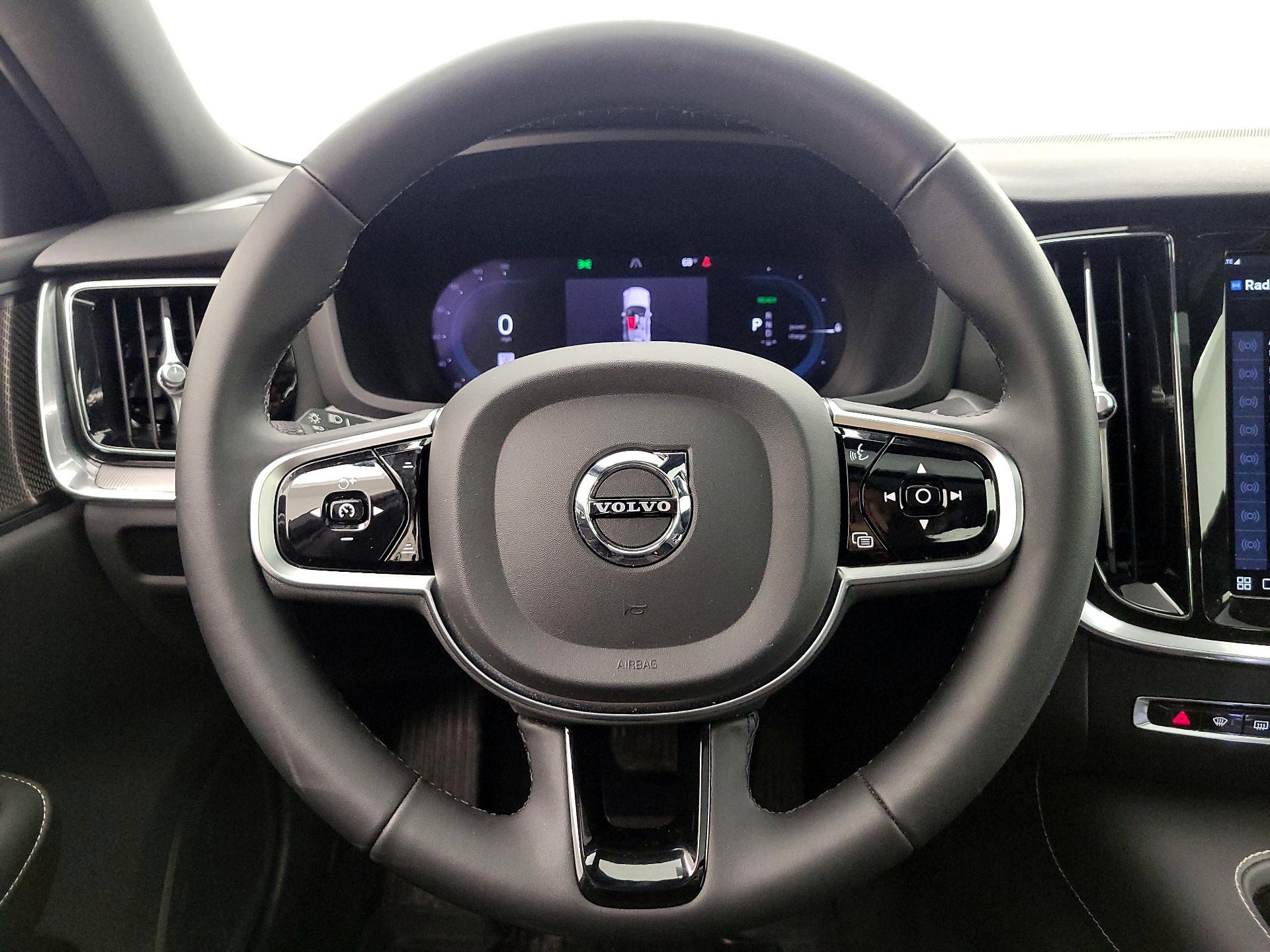 Thumbnail: 2024 Volvo S60 - 10