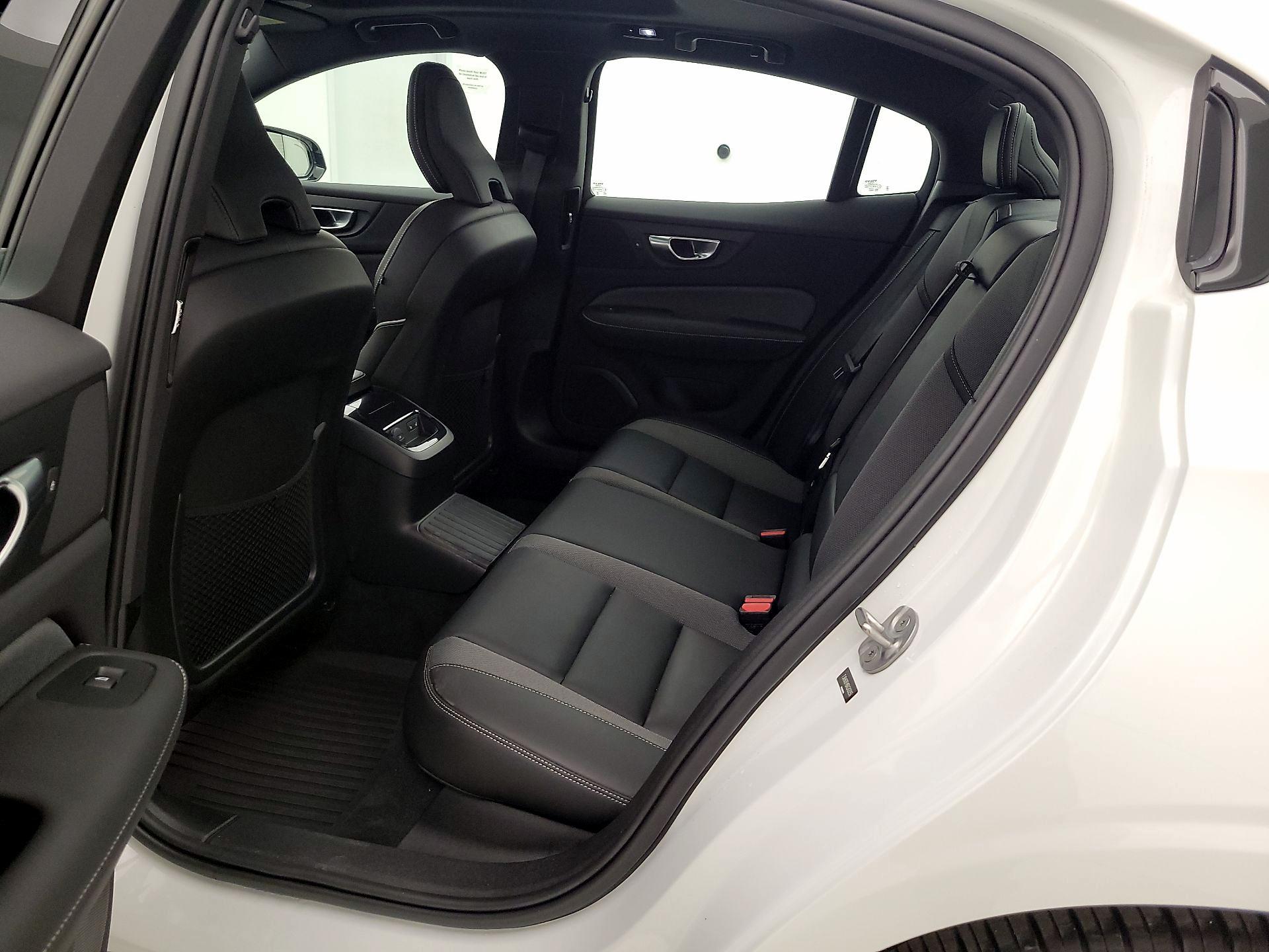 Thumbnail: 2024 Volvo S60 - 20