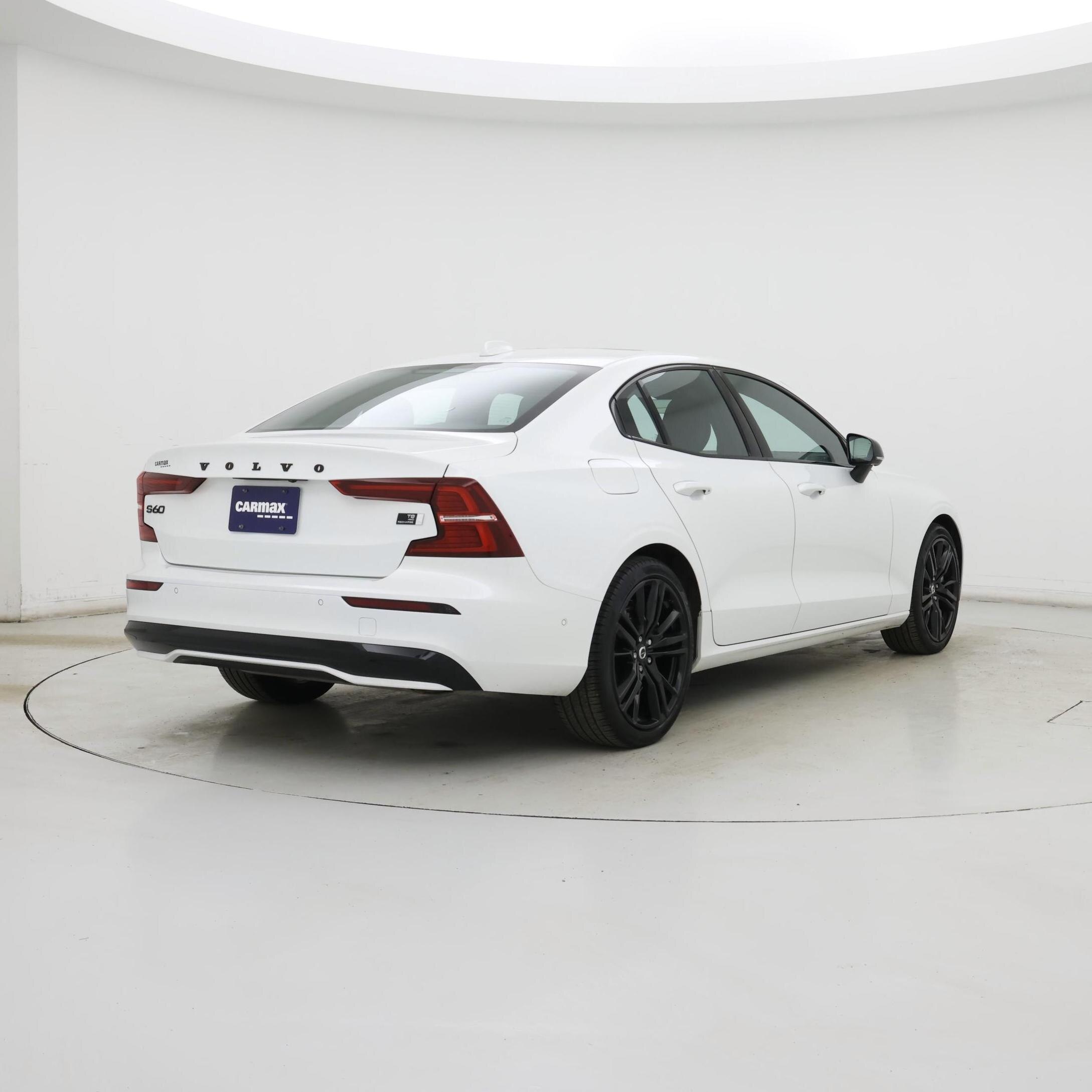 Thumbnail: 2024 Volvo S60 - 8