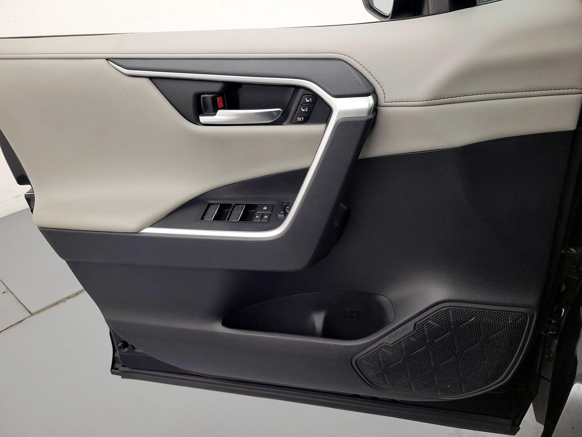 Thumbnail: 2022 Toyota RAV4 - 12