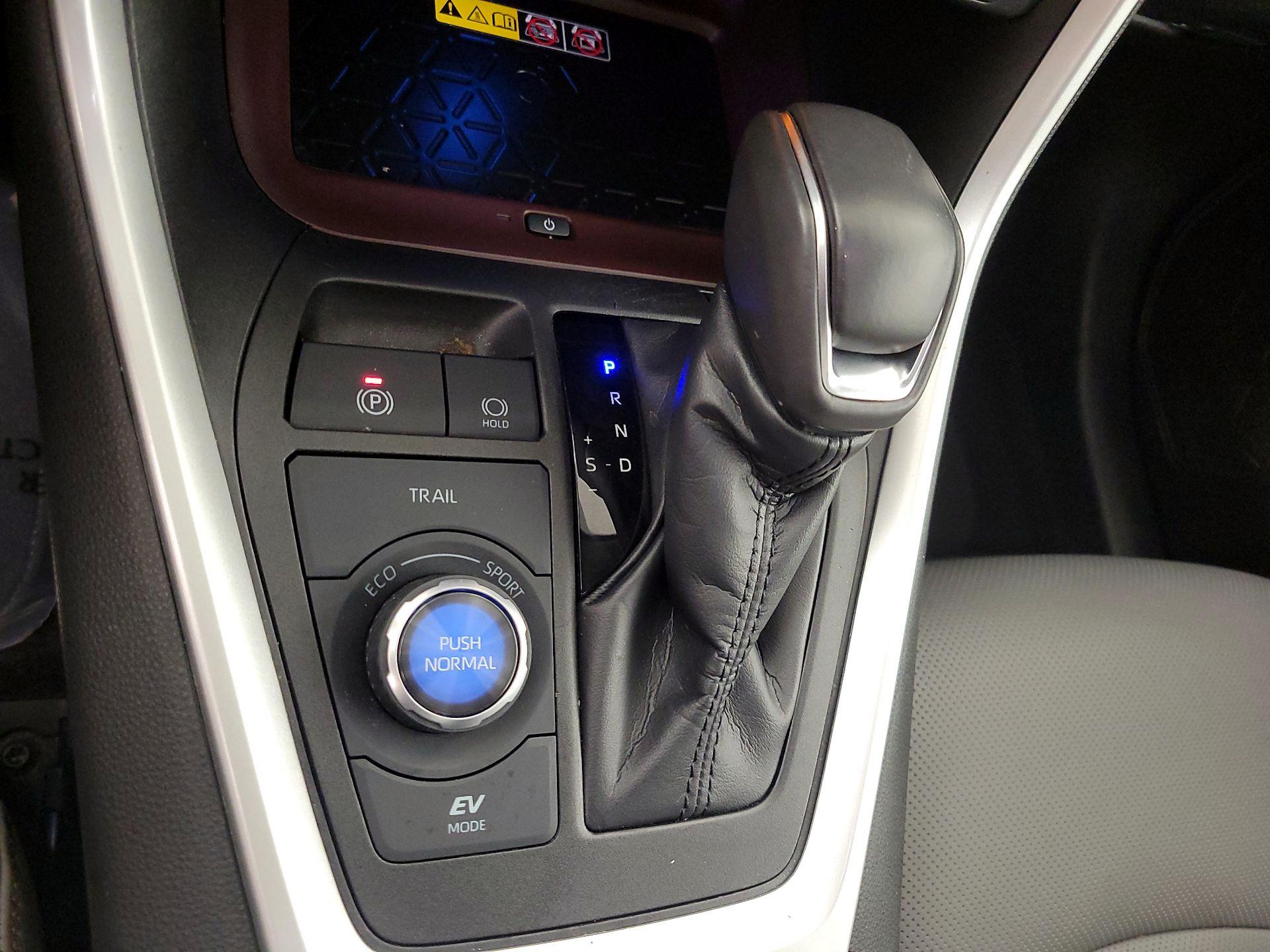 Thumbnail: 2022 Toyota RAV4 - 17