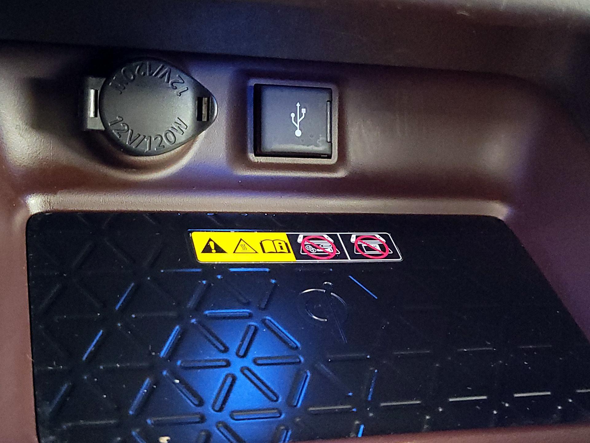 Thumbnail: 2022 Toyota RAV4 - 18