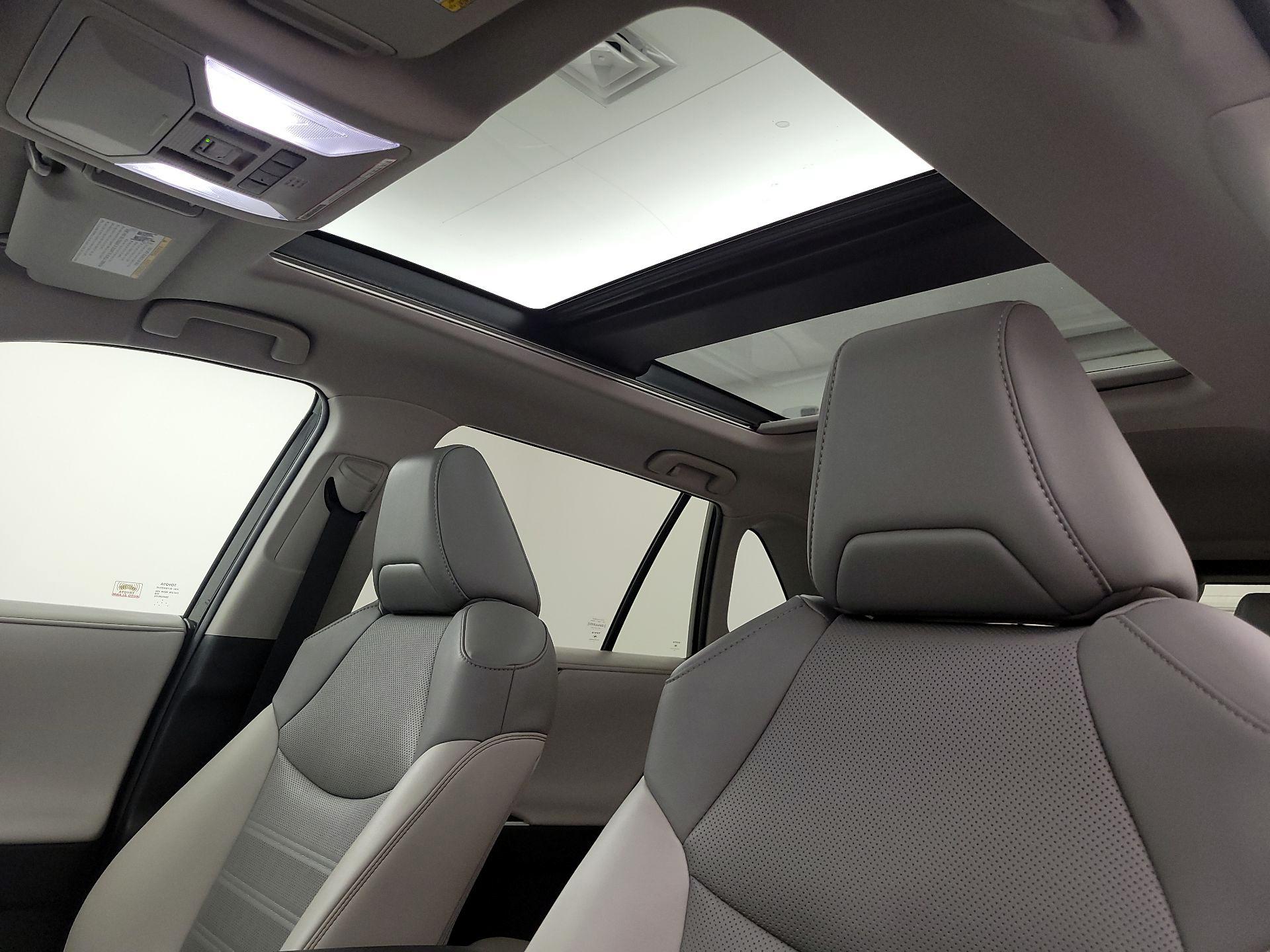 Thumbnail: 2022 Toyota RAV4 - 19