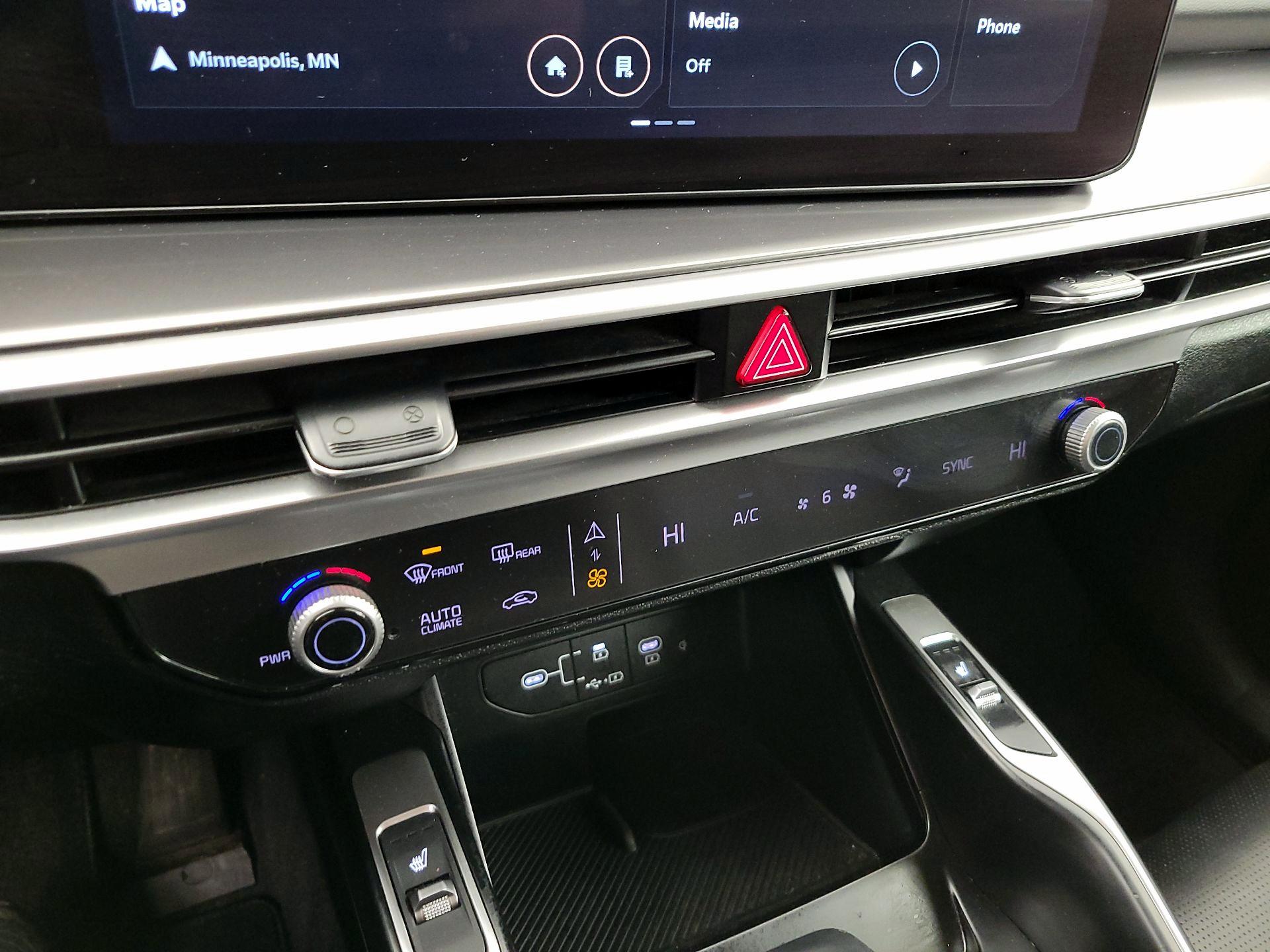 Thumbnail: 2024 Kia Sorento - 17