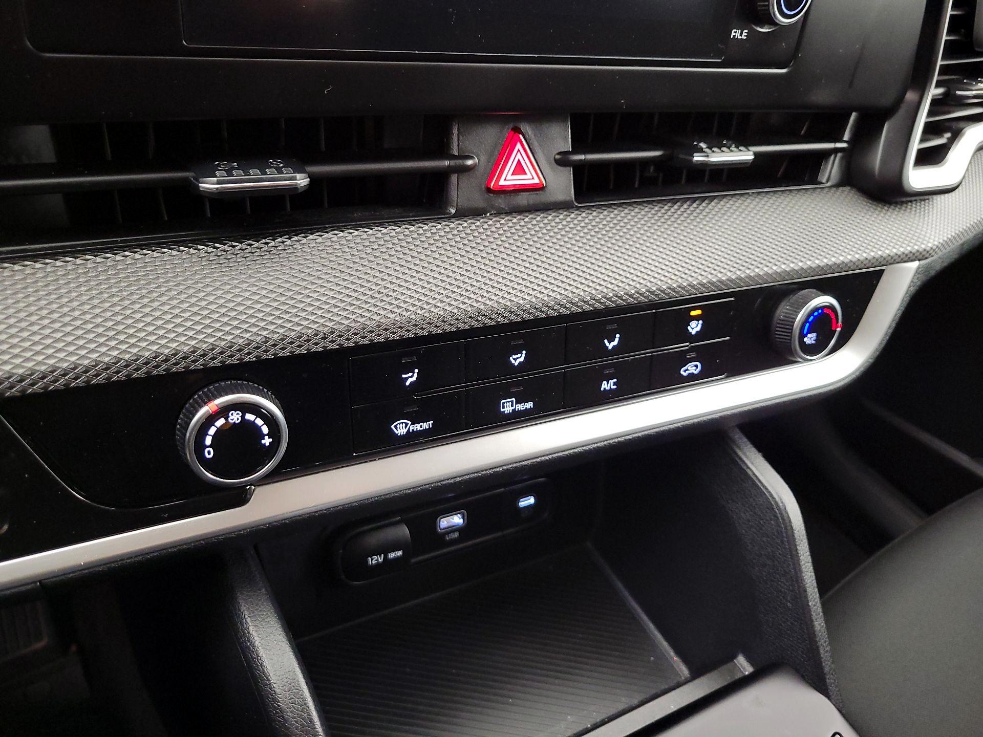 Thumbnail: 2024 Kia Sportage - 16