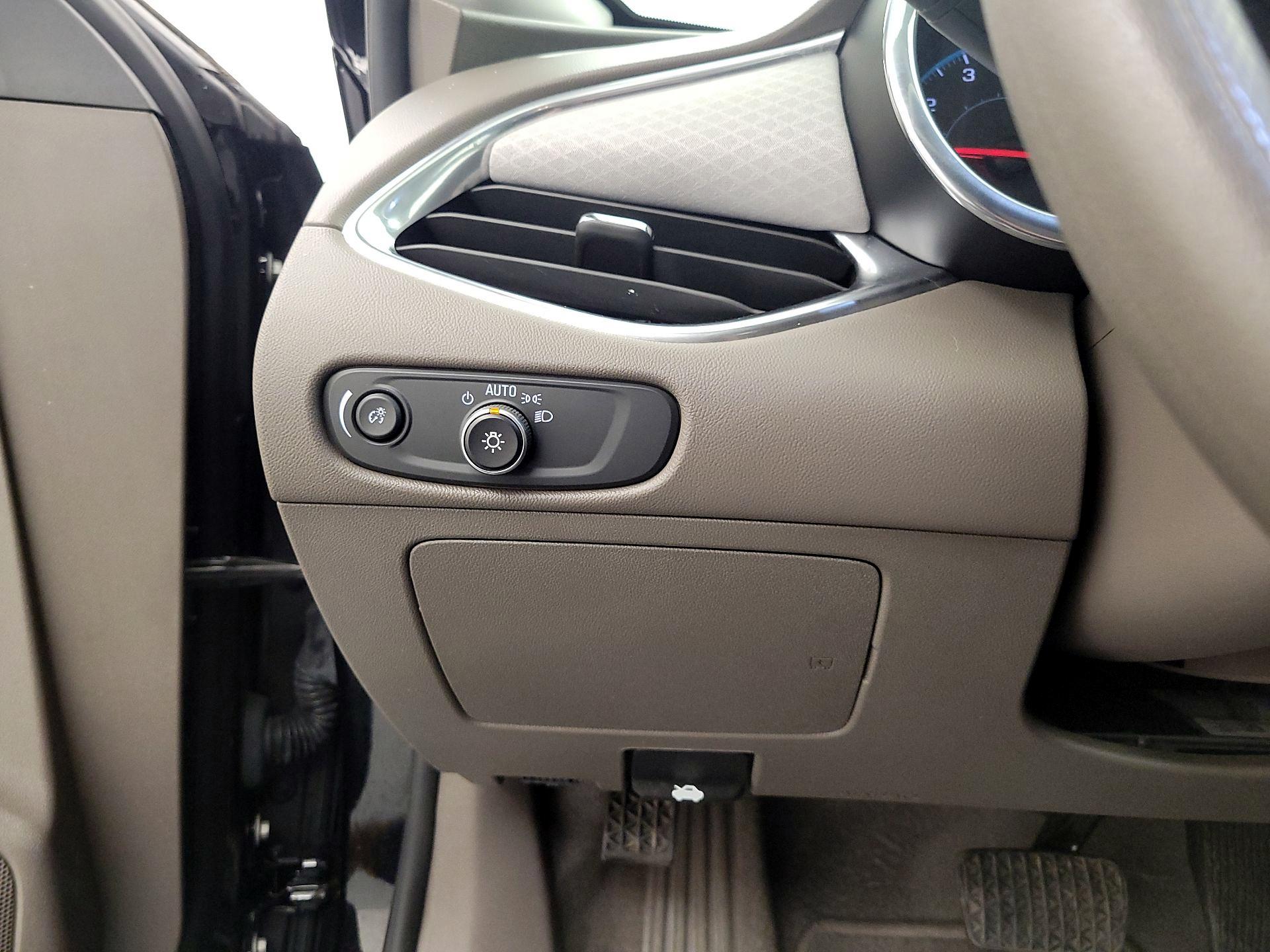 Thumbnail: 2020 Chevrolet Malibu - 13