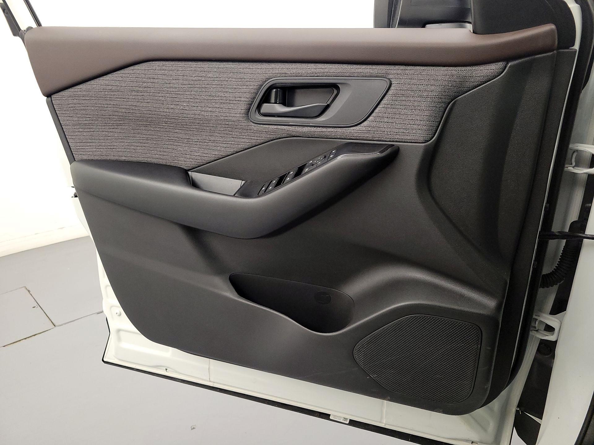 Thumbnail: 2023 Nissan Rogue - 12