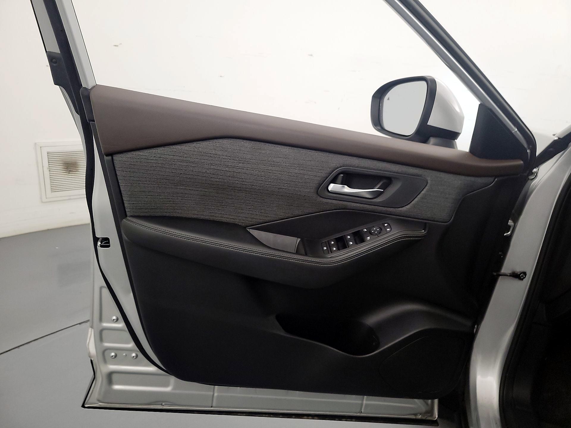 Thumbnail: 2021 Nissan Rogue - 12