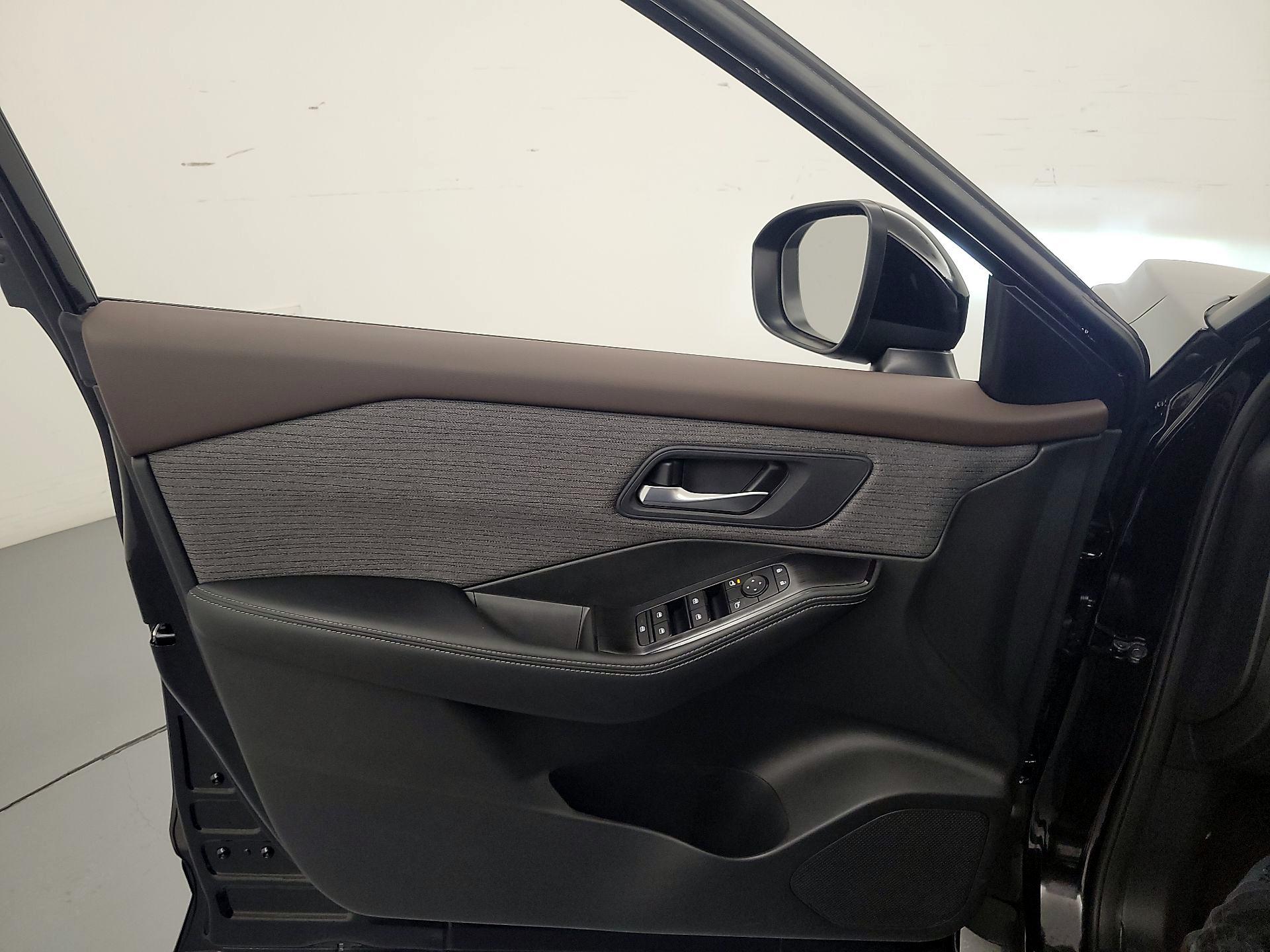 Thumbnail: 2023 Nissan Rogue - 12