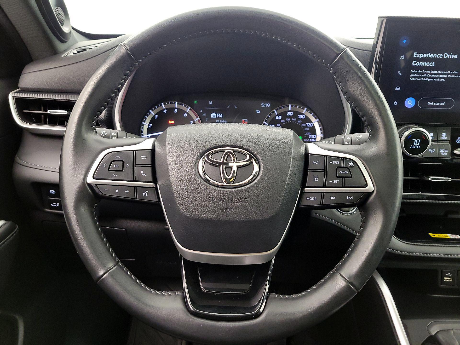 Thumbnail: 2023 Toyota Highlander - 10