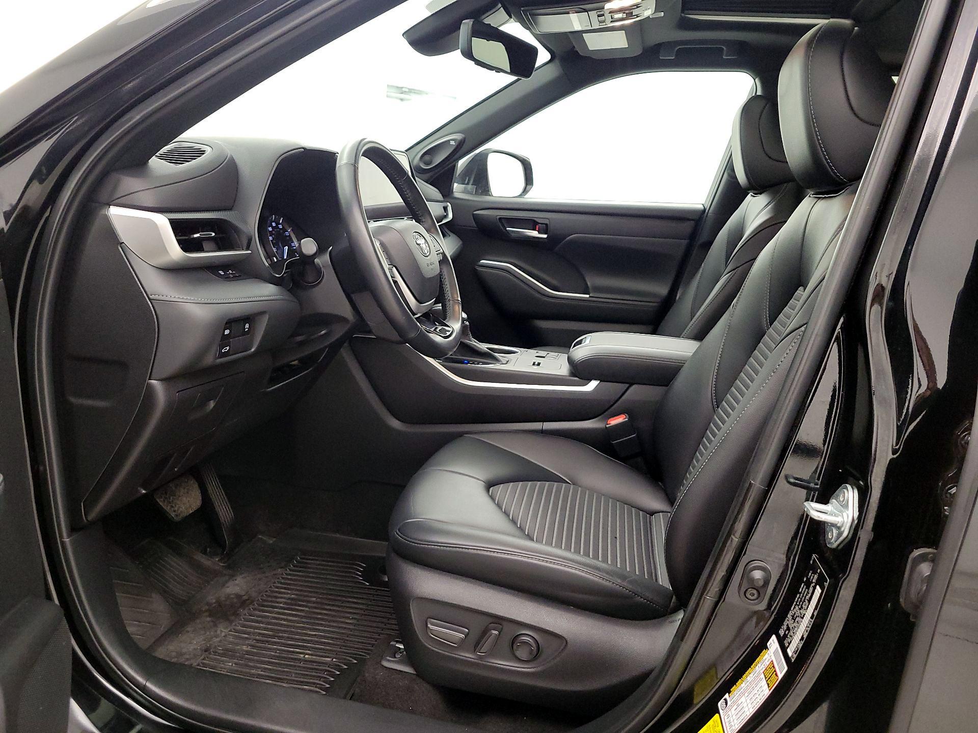 Thumbnail: 2023 Toyota Highlander - 11