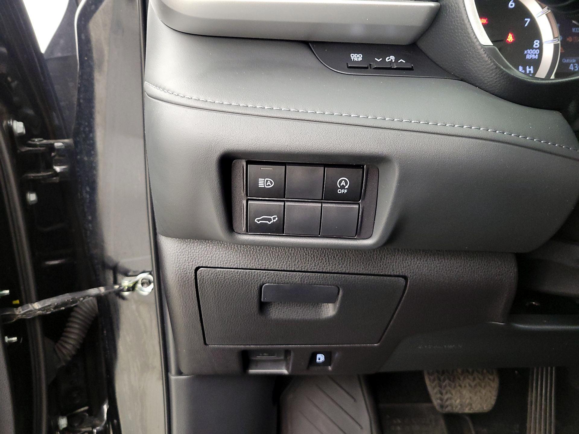 Thumbnail: 2023 Toyota Highlander - 13