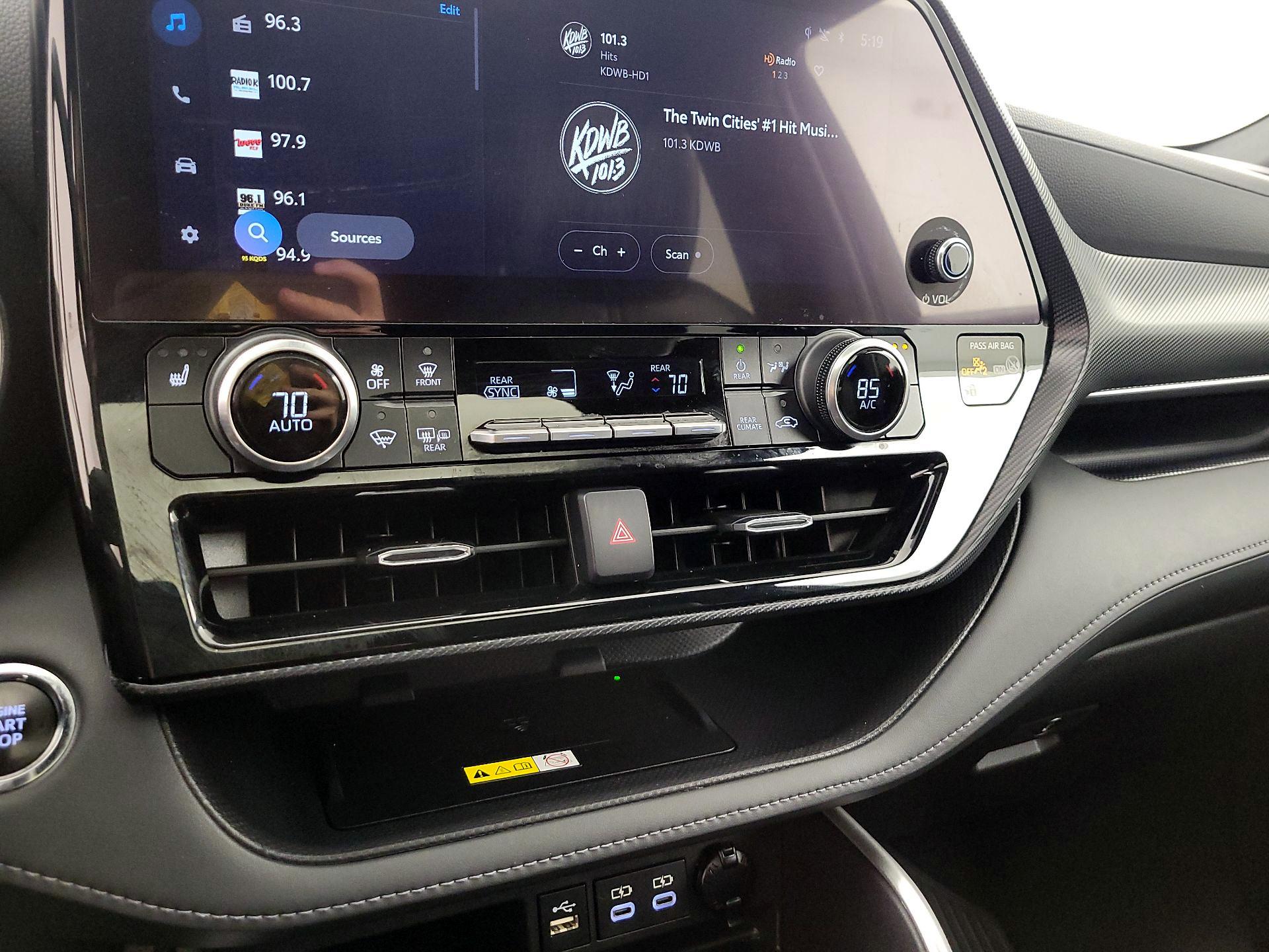 Thumbnail: 2023 Toyota Highlander - 17