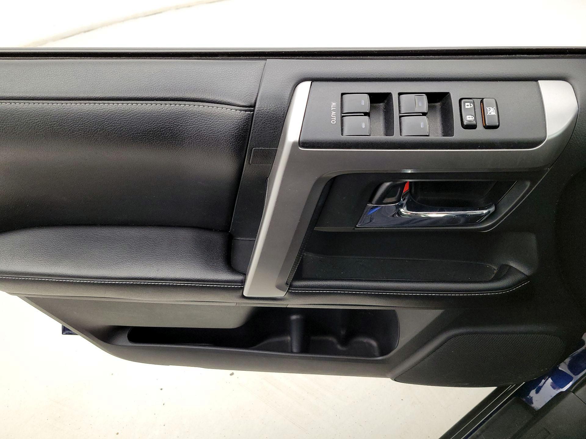 Thumbnail: 2016 Toyota 4Runner - 12