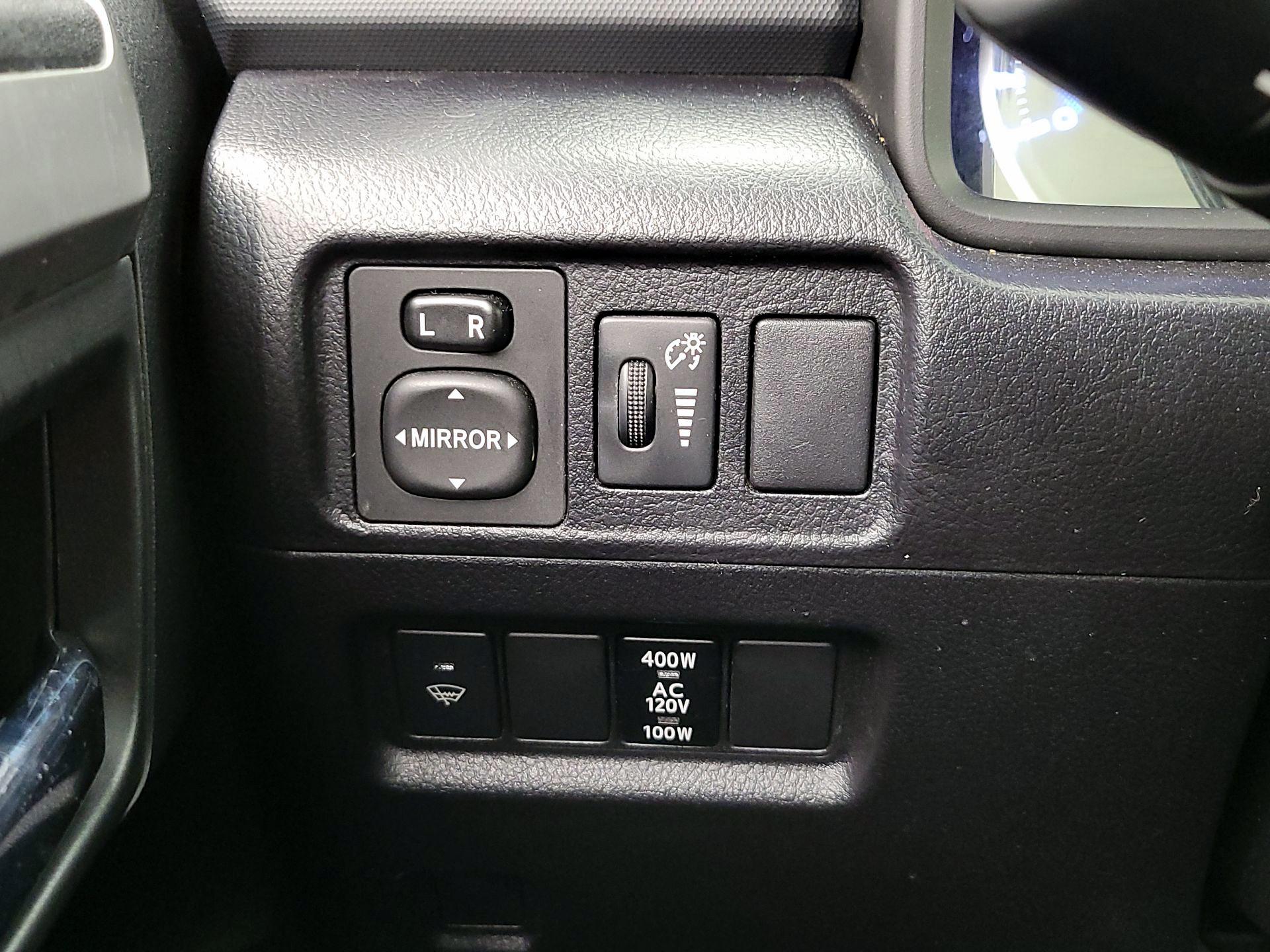 Thumbnail: 2016 Toyota 4Runner - 13