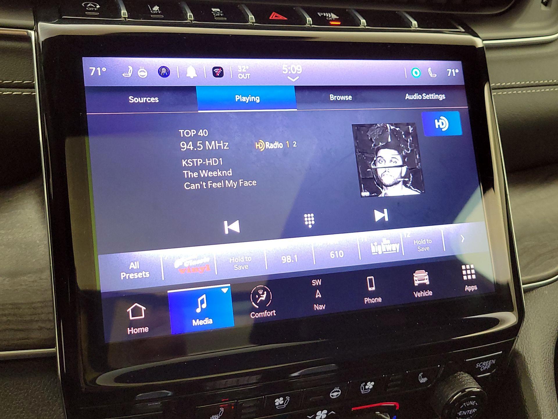 Thumbnail: 2023 Jeep Grand Cherokee - 16