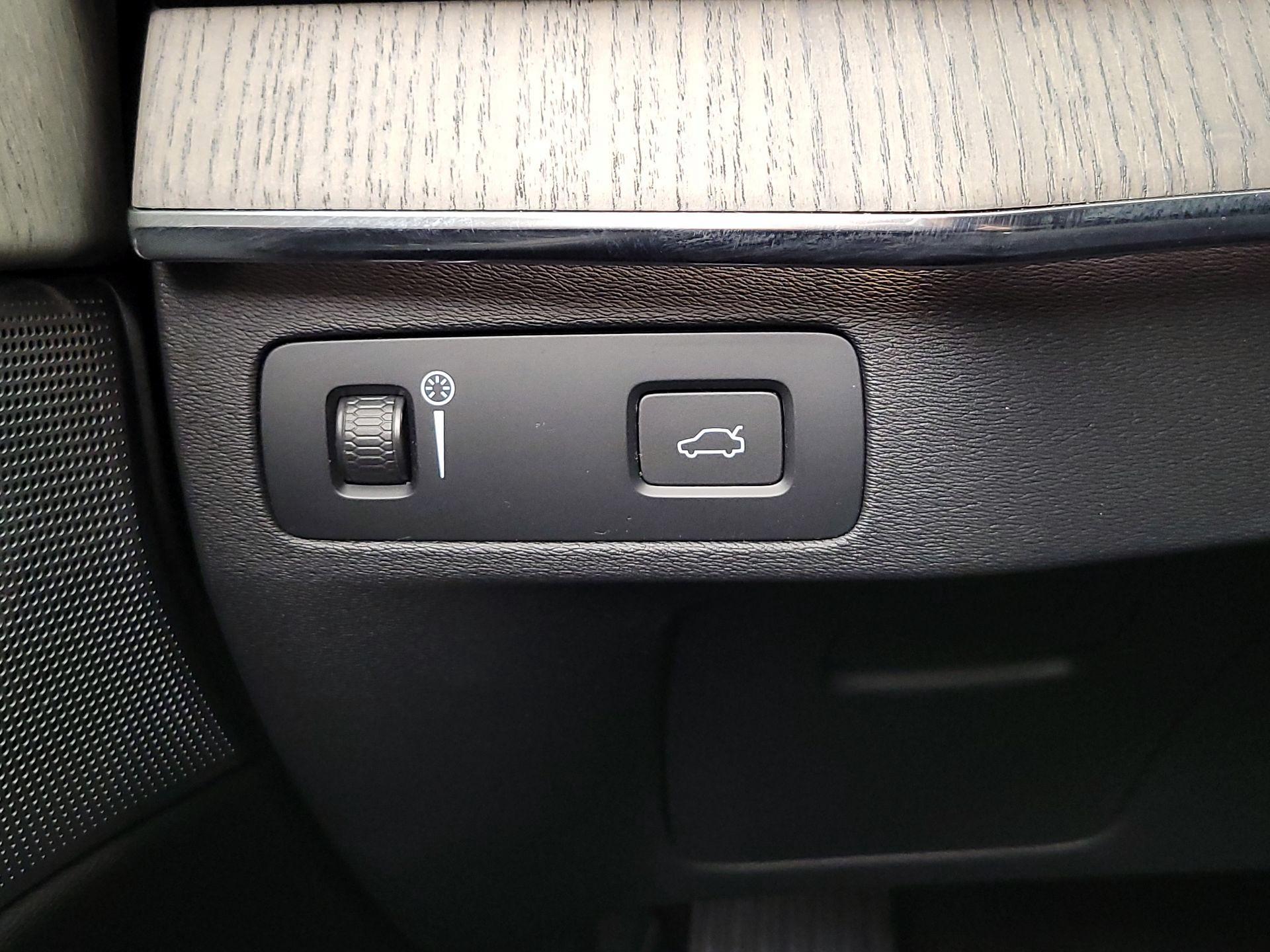 Thumbnail: 2022 Volvo XC90 - 13