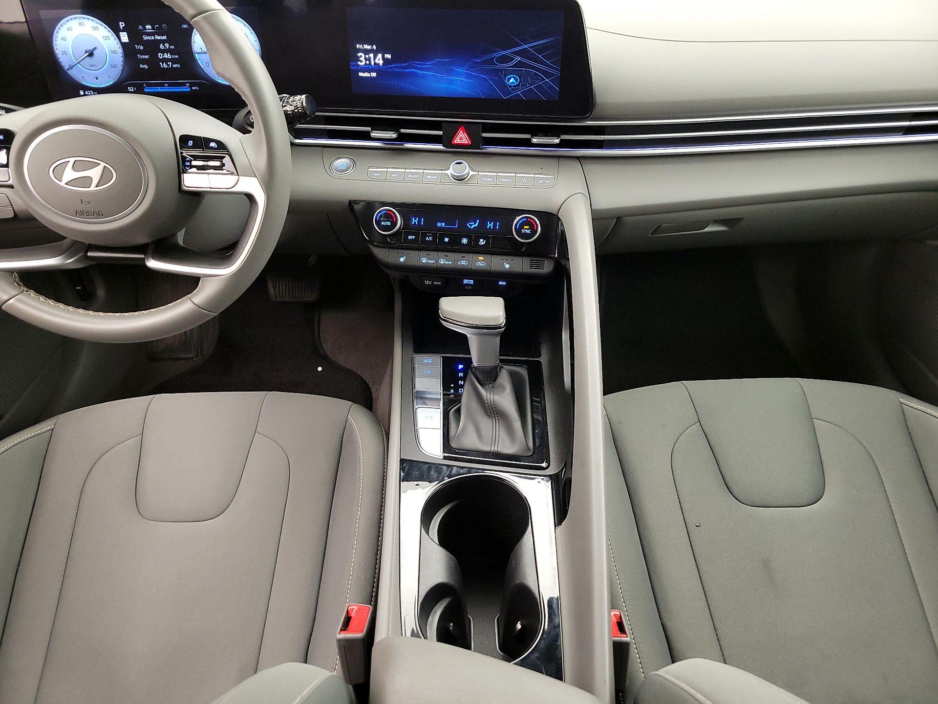 Thumbnail: 2025 Hyundai Elantra - 18