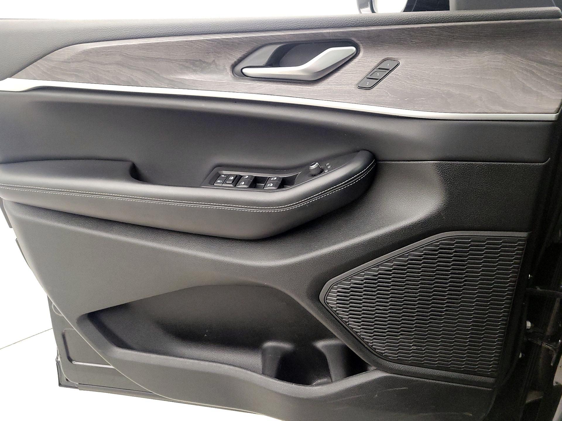 Thumbnail: 2024 Jeep Grand Cherokee L - 12