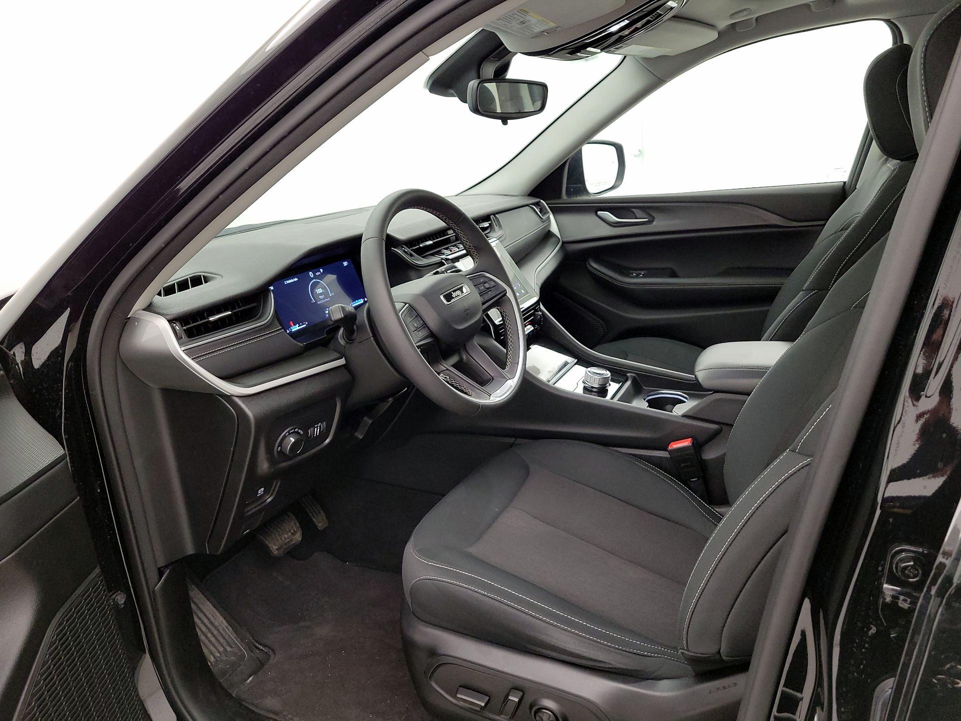 Thumbnail: 2023 Jeep Grand Cherokee - 11