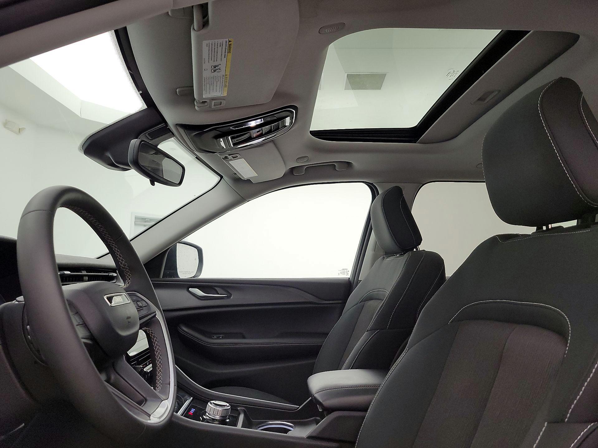 Thumbnail: 2023 Jeep Grand Cherokee - 19