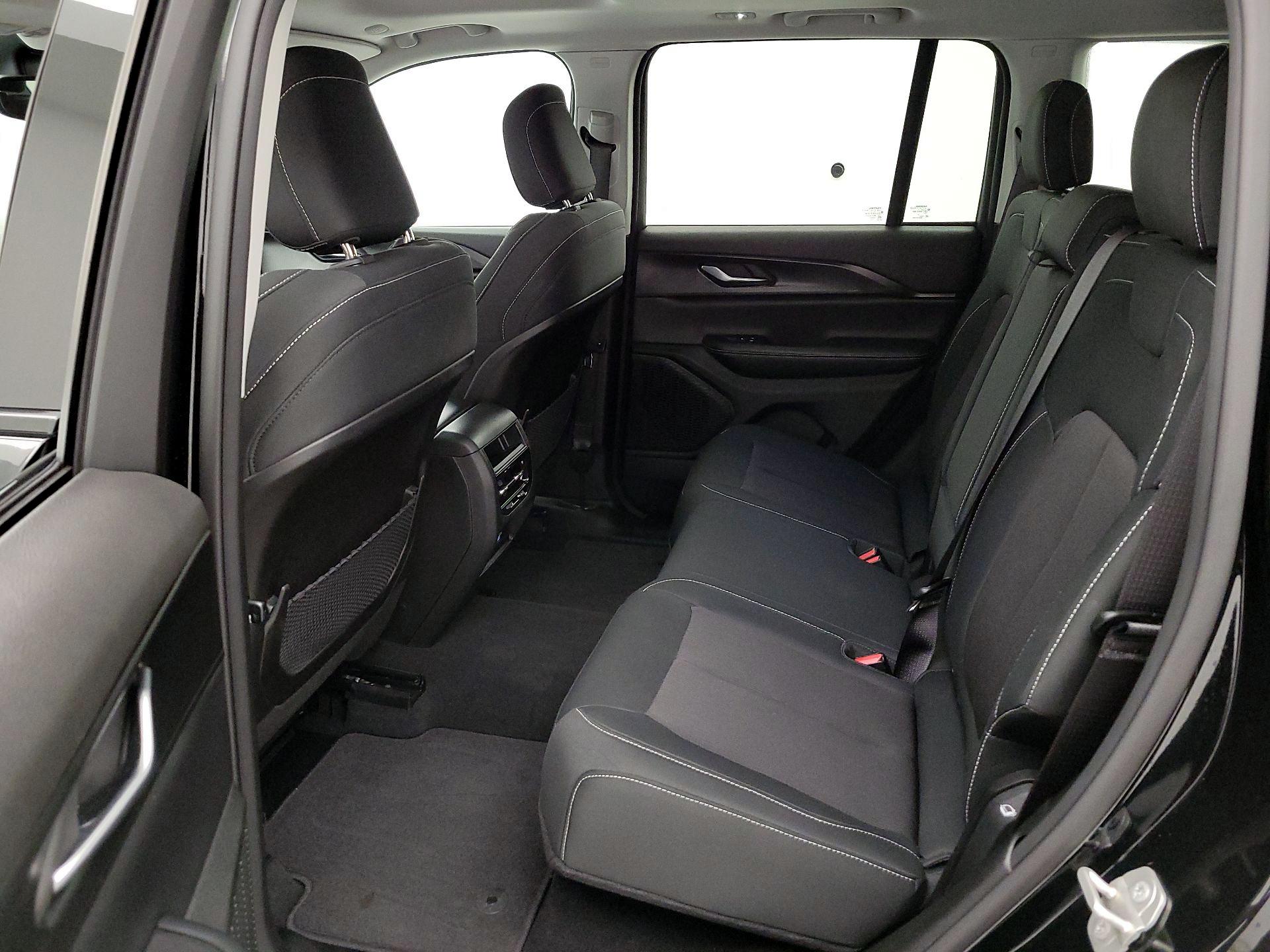 Thumbnail: 2023 Jeep Grand Cherokee - 20