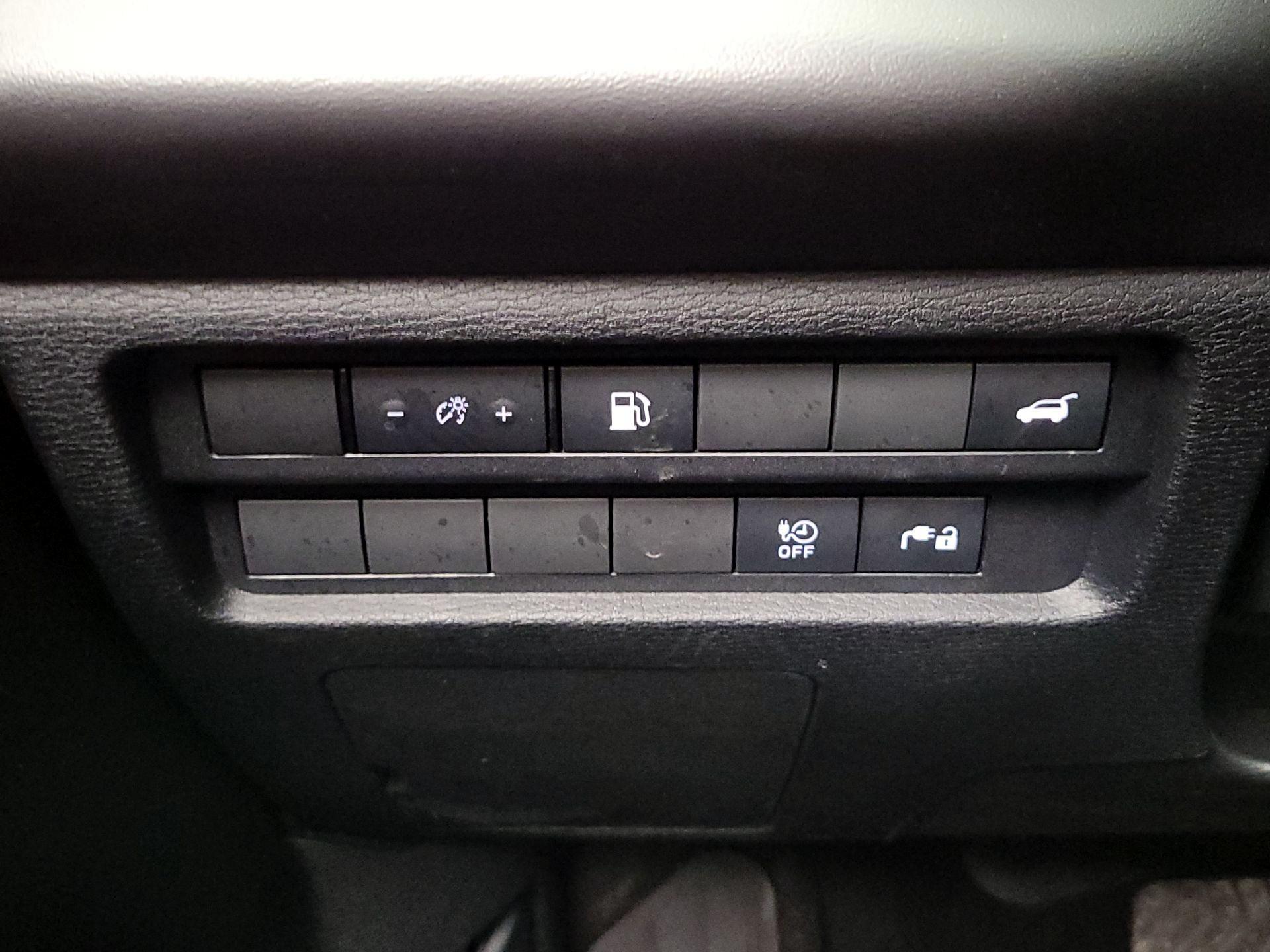 Thumbnail: 2023 Mitsubishi Outlander - 13